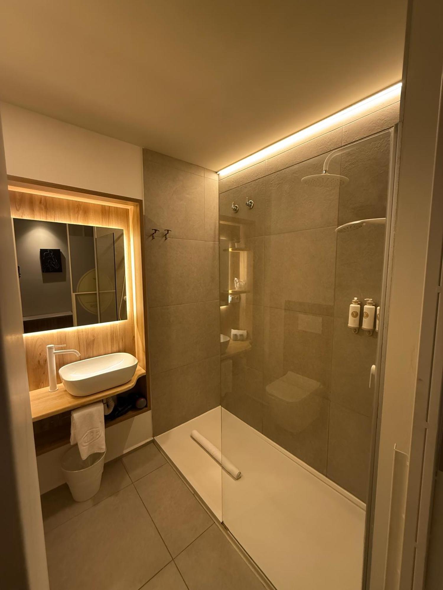 One-Bedroom Apartment Spa Bath