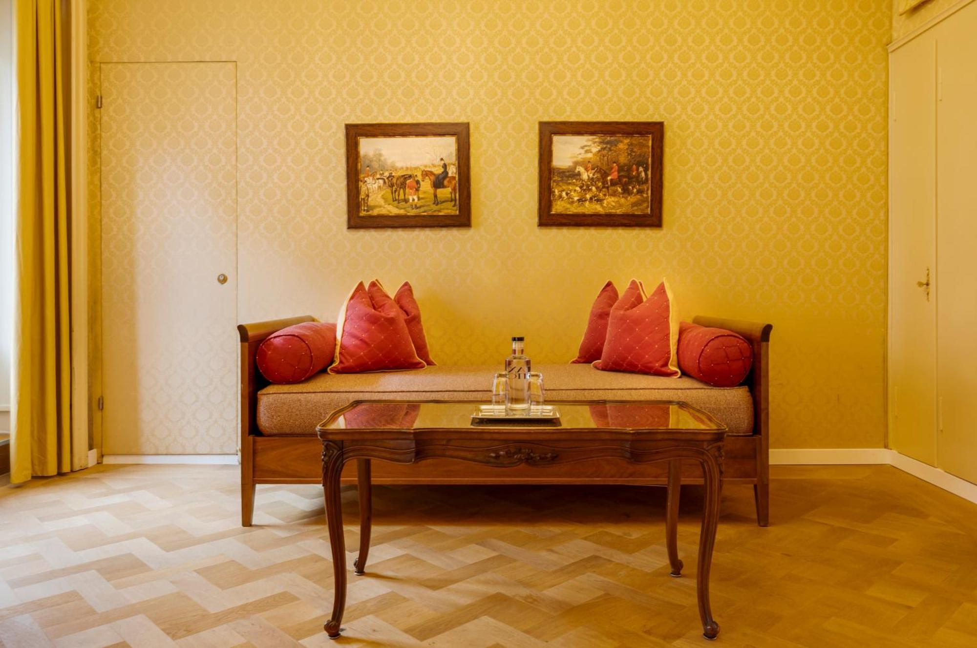 Executive King Room Sofa Bed