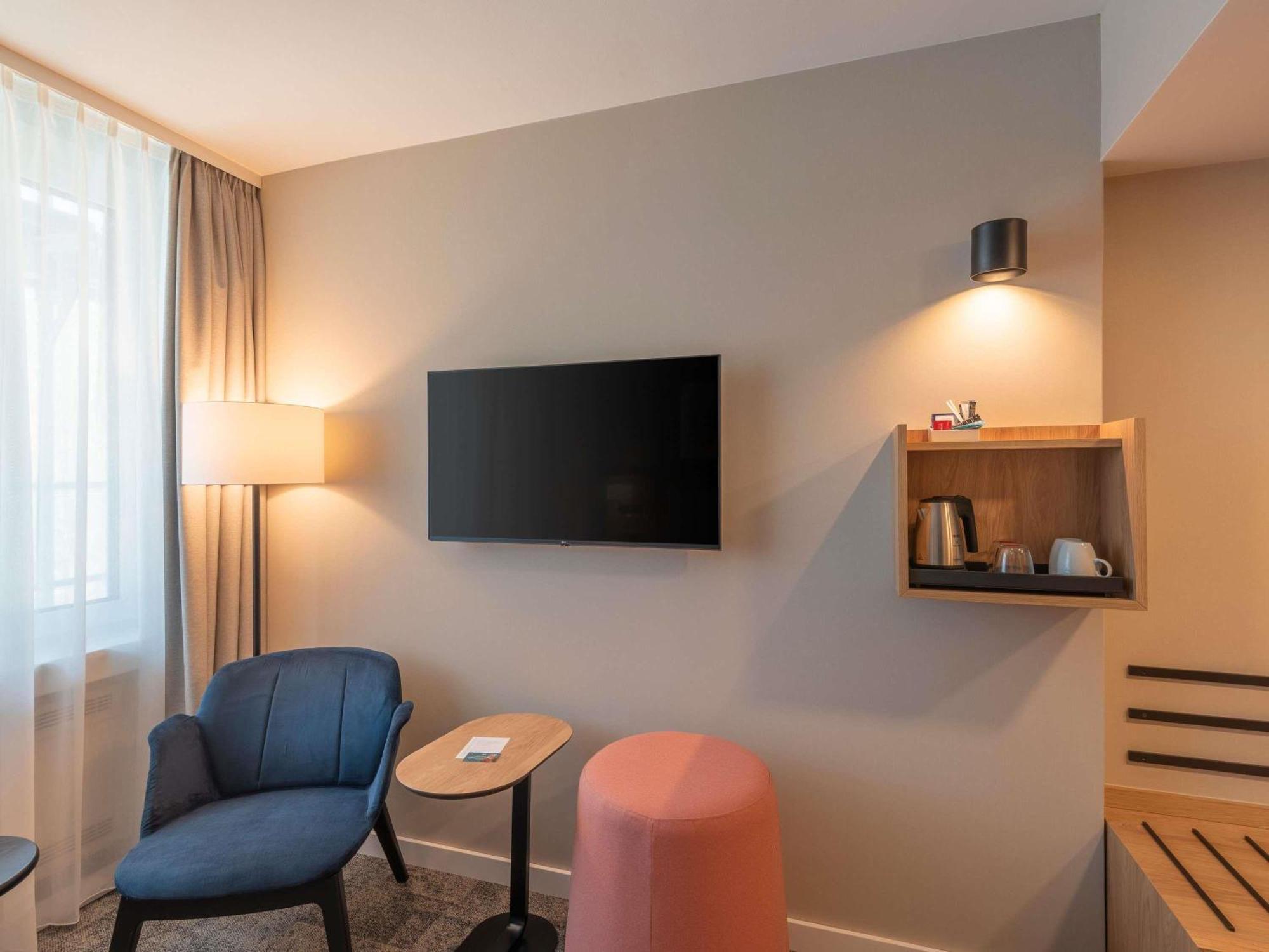 Standard Queen Room