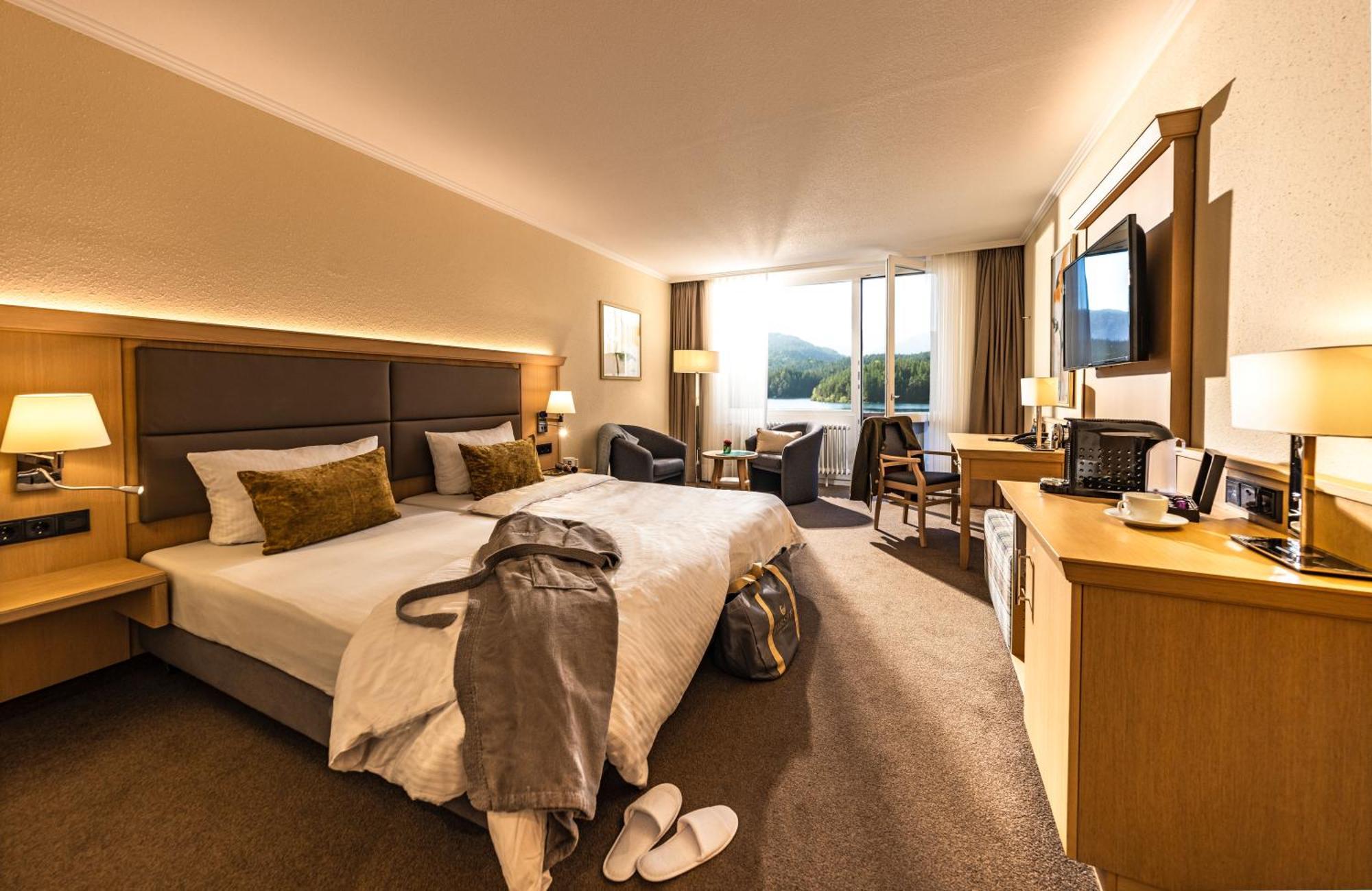 Double or Twin Room Lake View