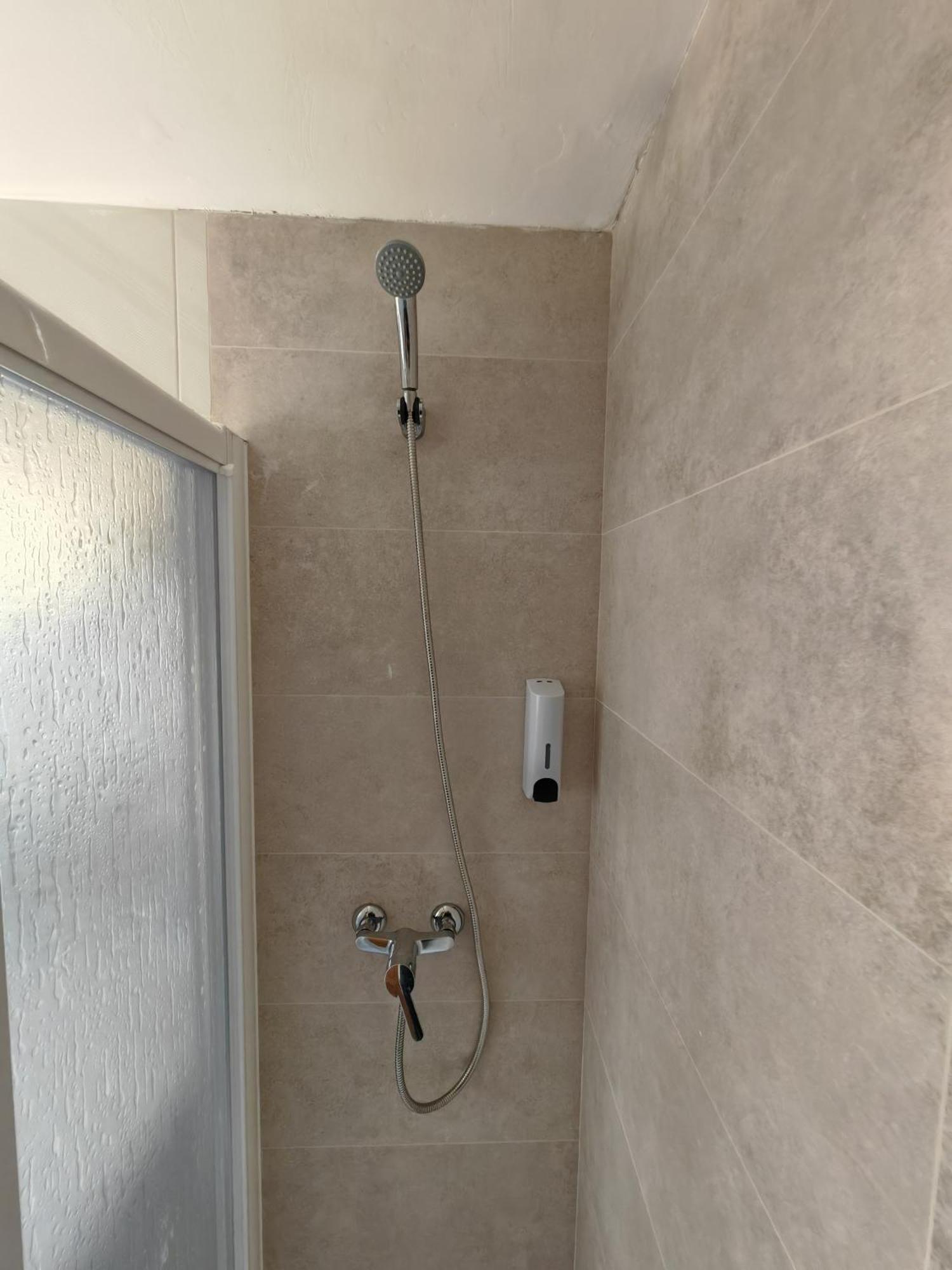 Small Single Room without Window