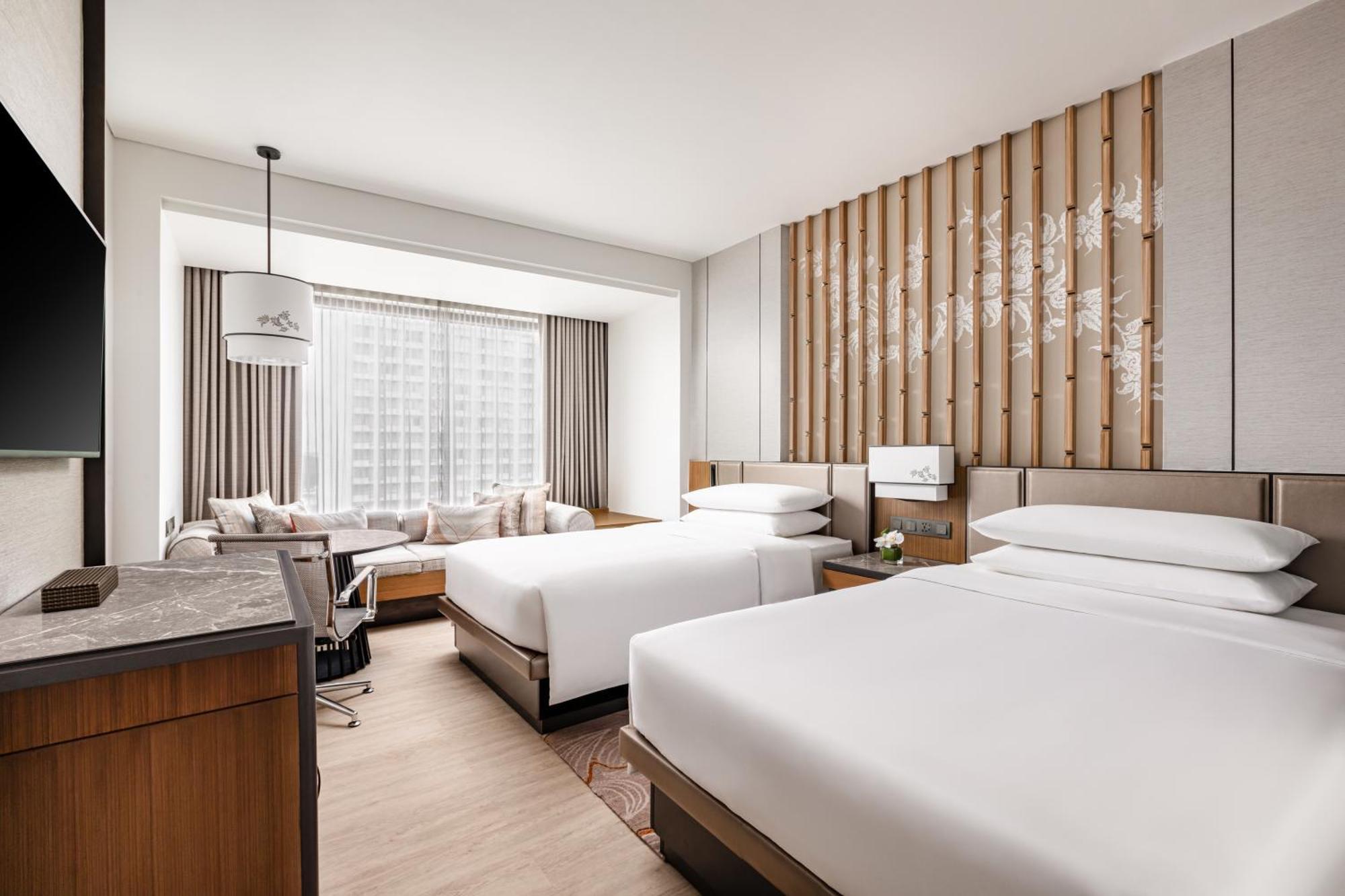 Deluxe Room Twin Bed City View