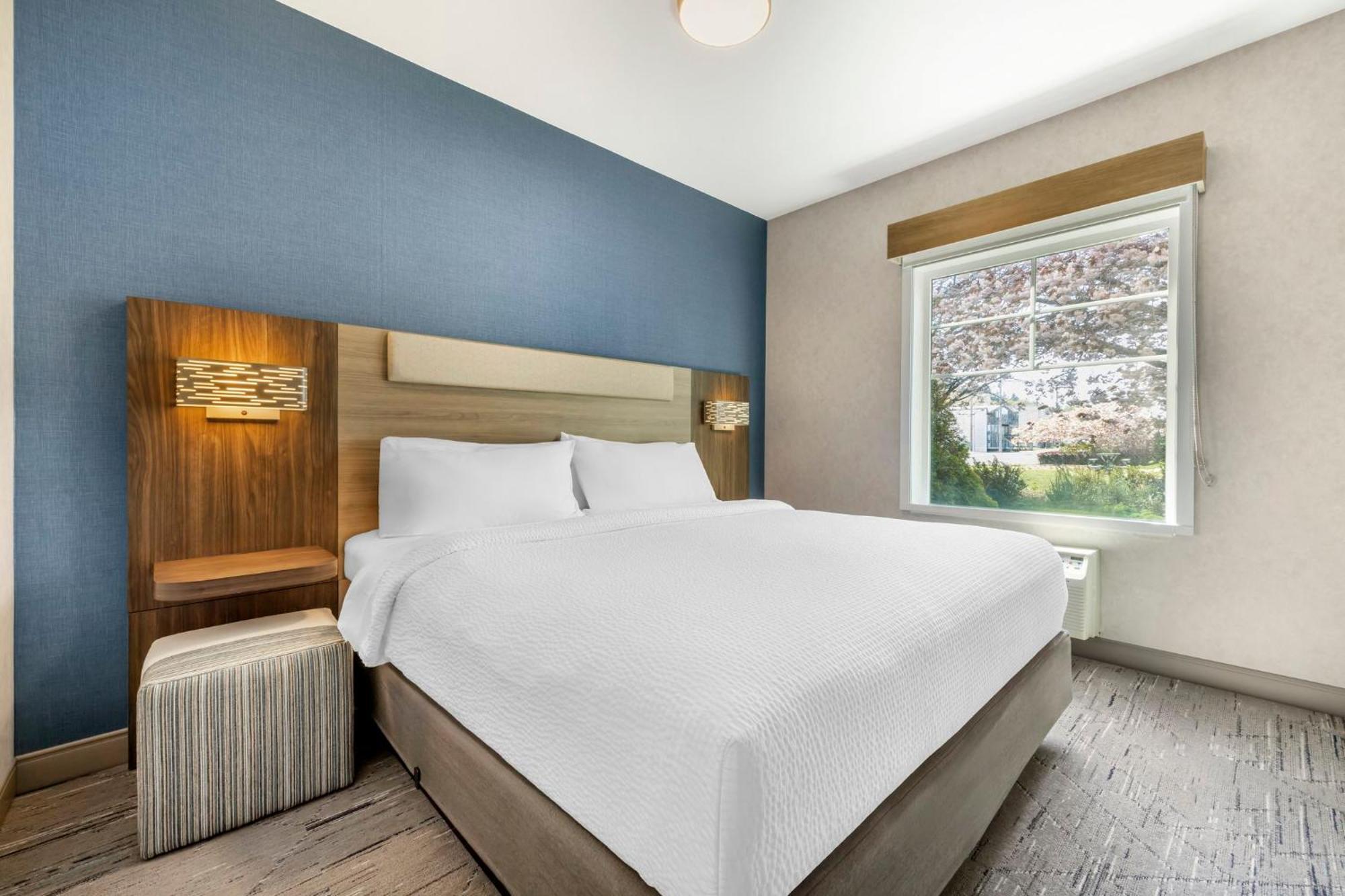 Corner Suite with River View,1672584587:JPEG