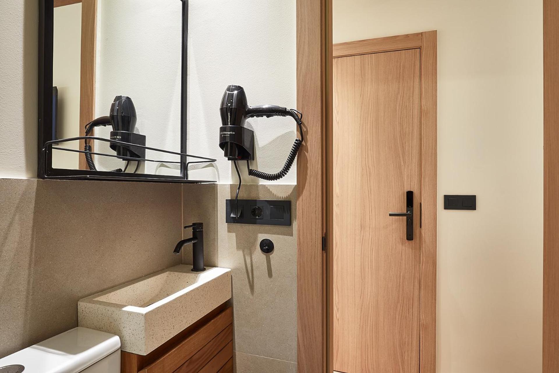 Double Room Private Bathroom