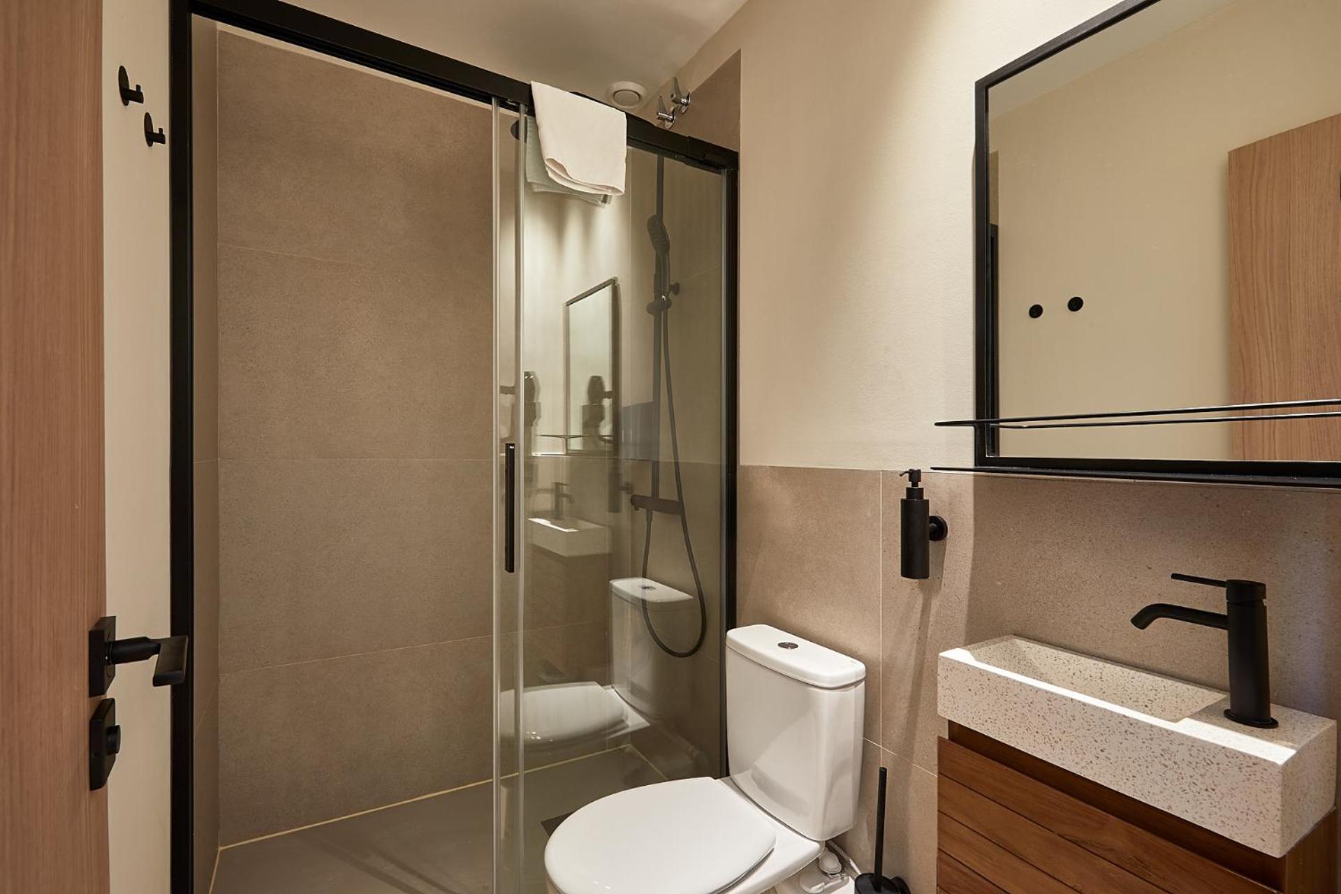 Double Room Private Bathroom