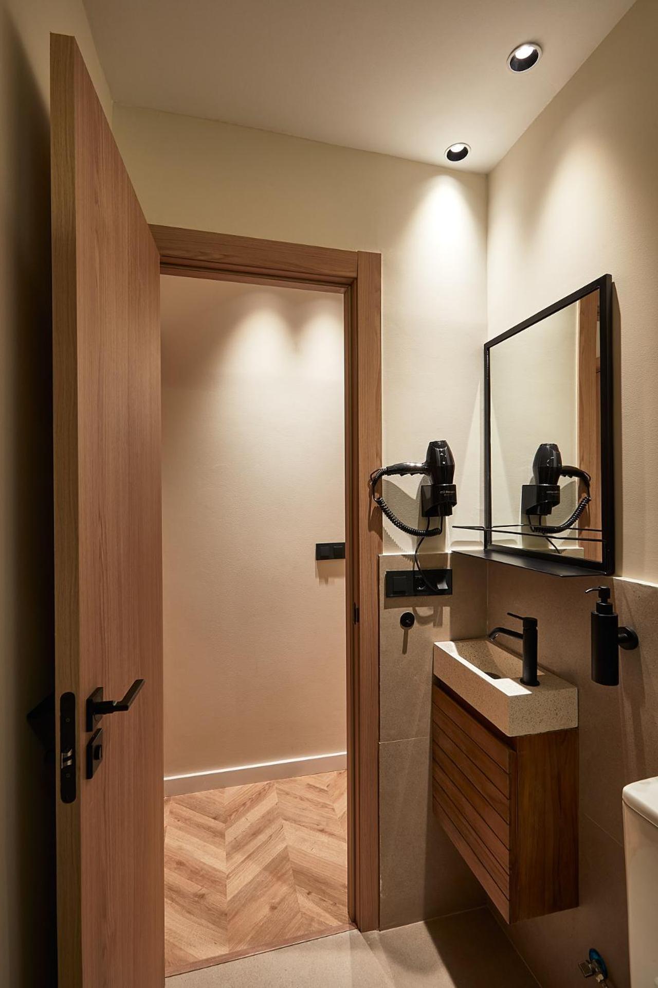 Double Room Private Bathroom