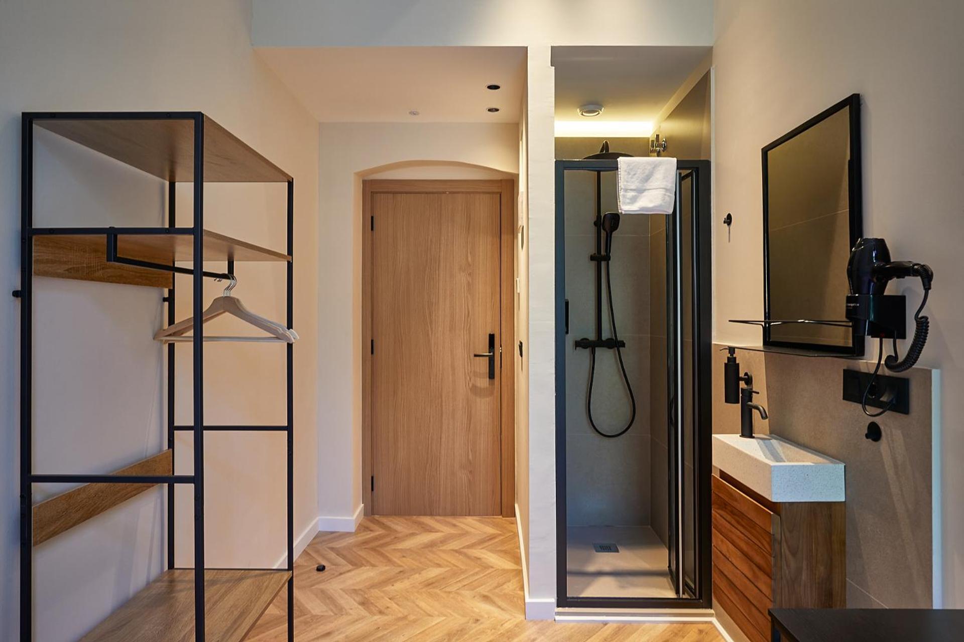 Single Room Shower