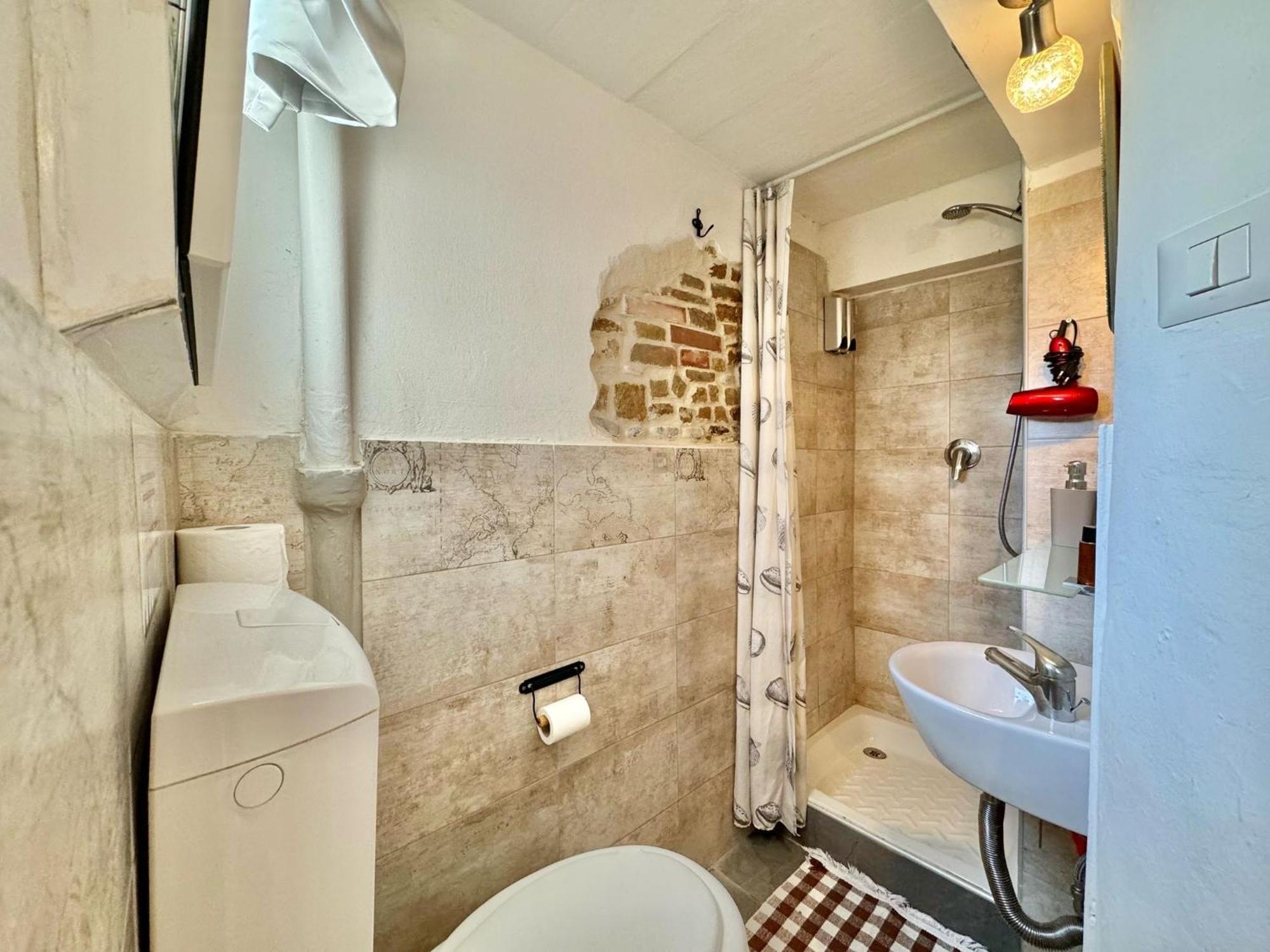Twin Room Private Bathroom