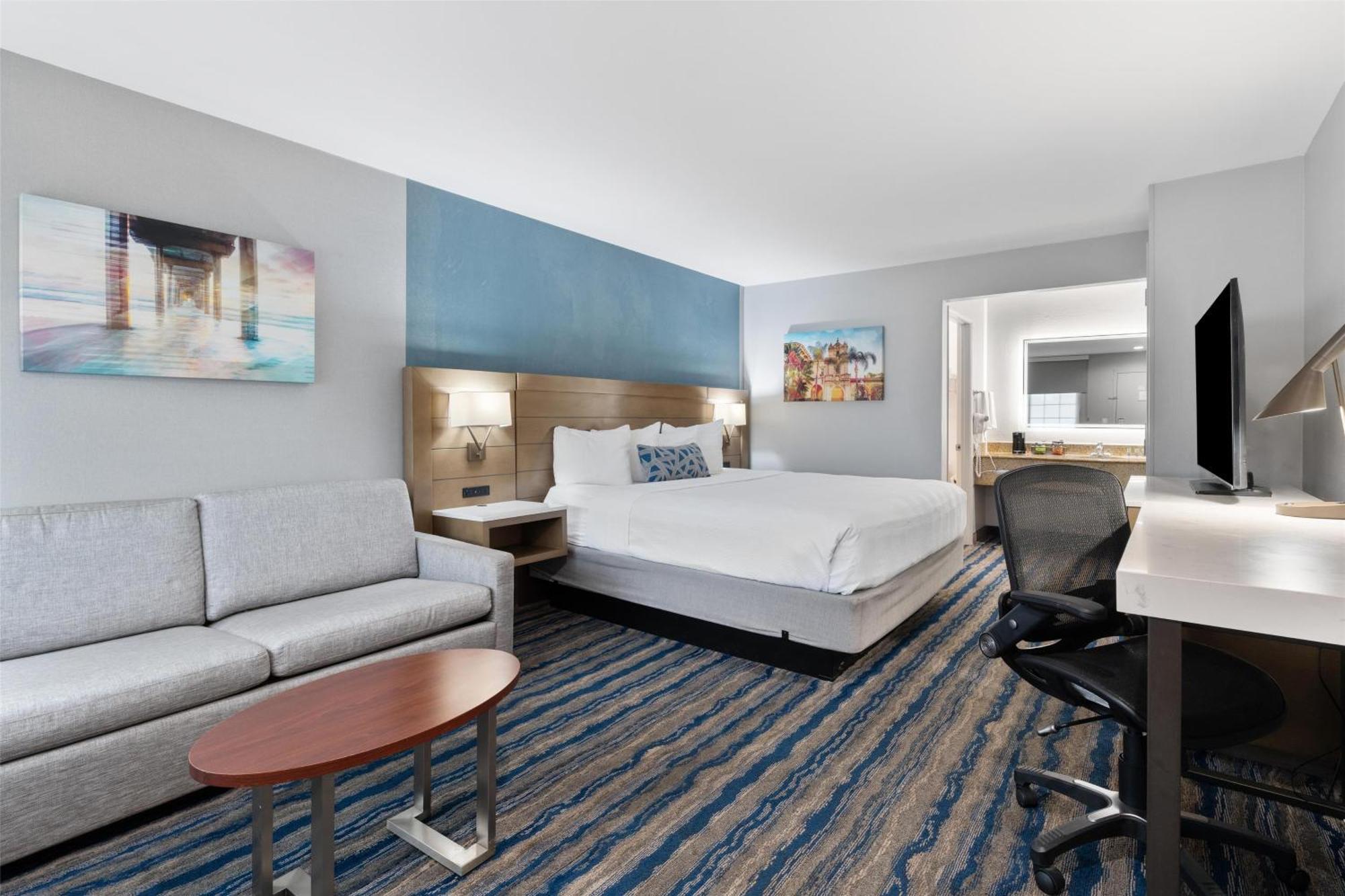 Executive King Room Sofa Bed