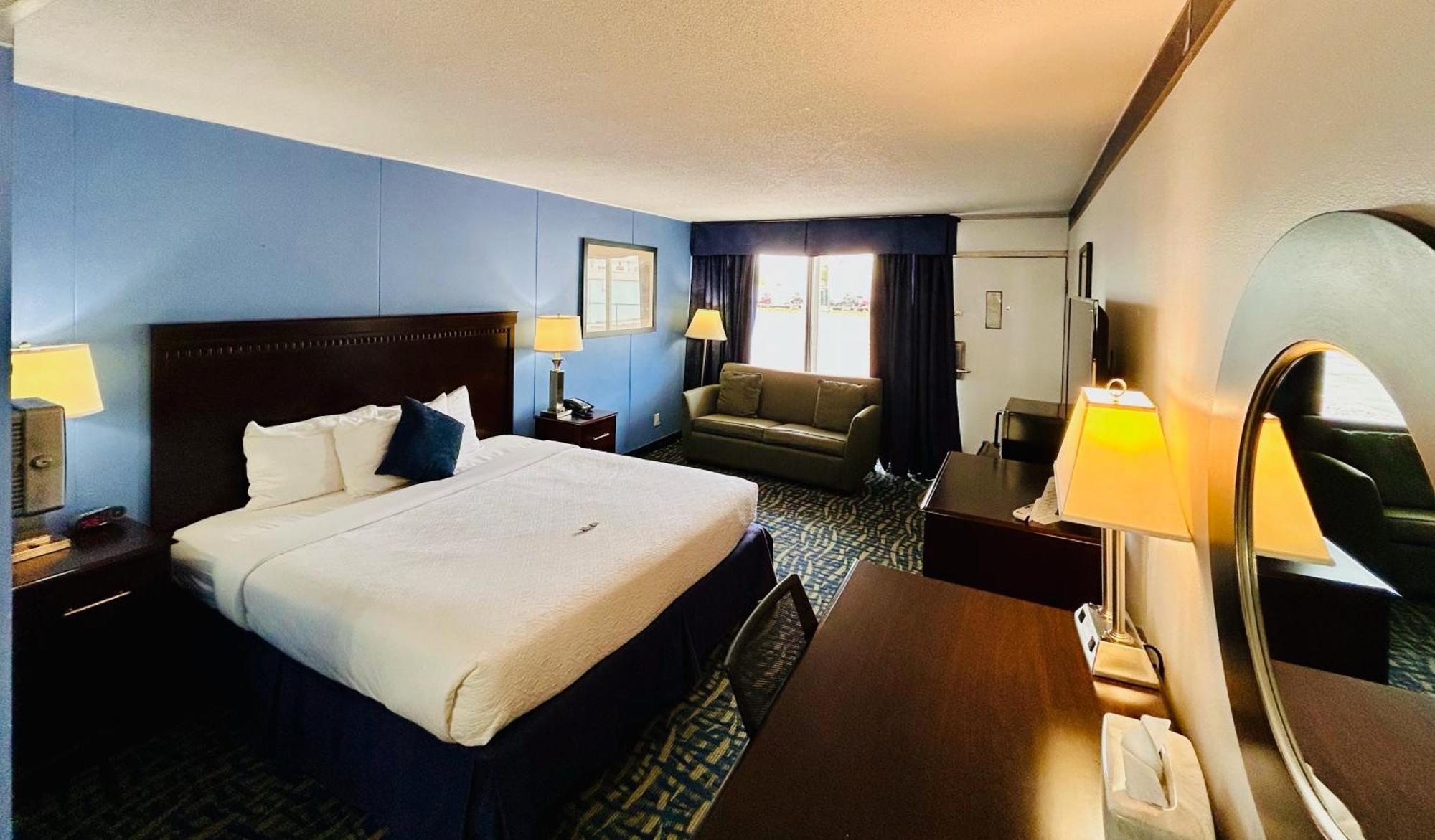 One Bedroom King Suite Sofa Bed Non-Smoking