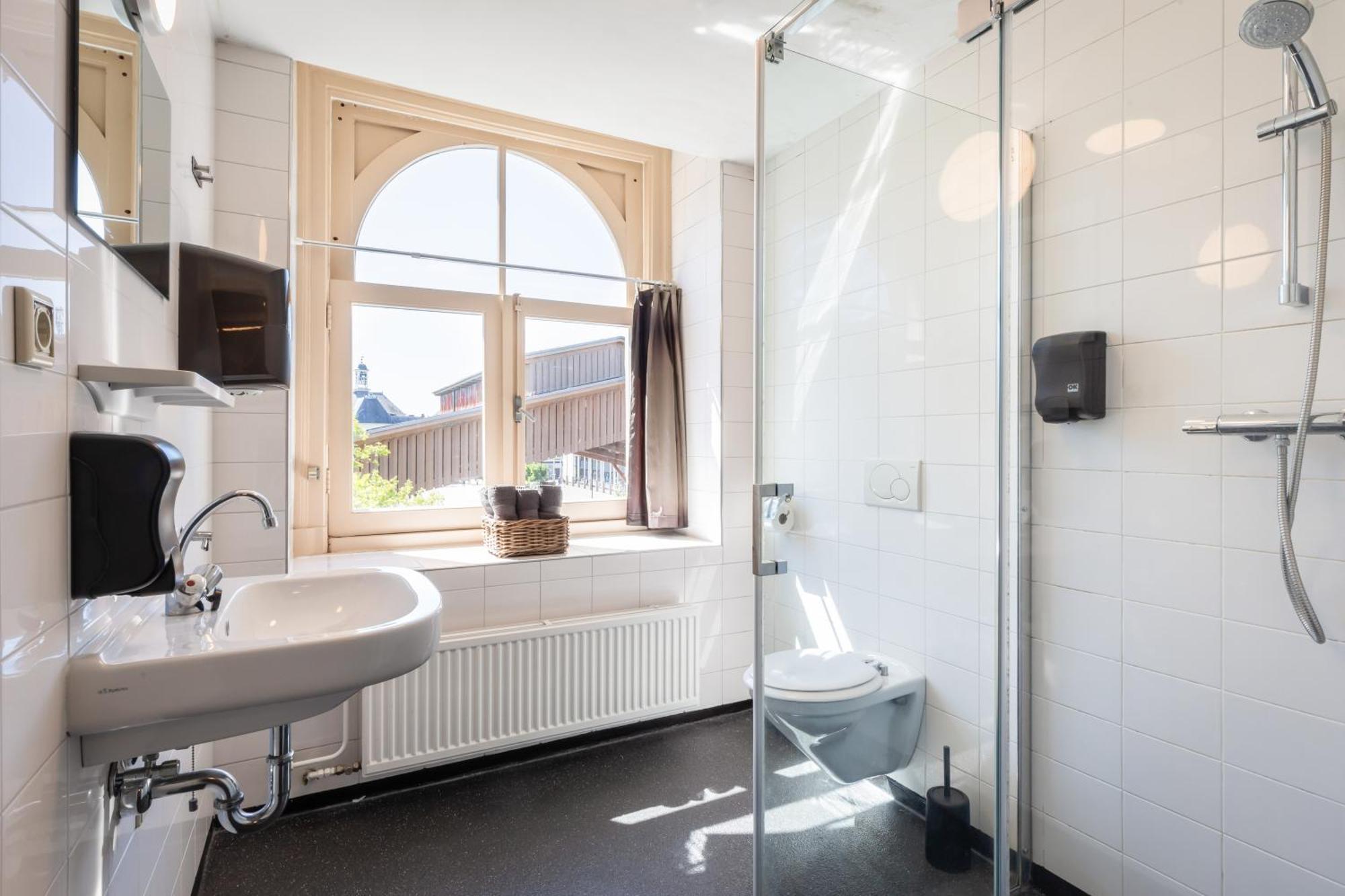 Standard Twin Room with Shared Bathroom,1673672060:JPEG