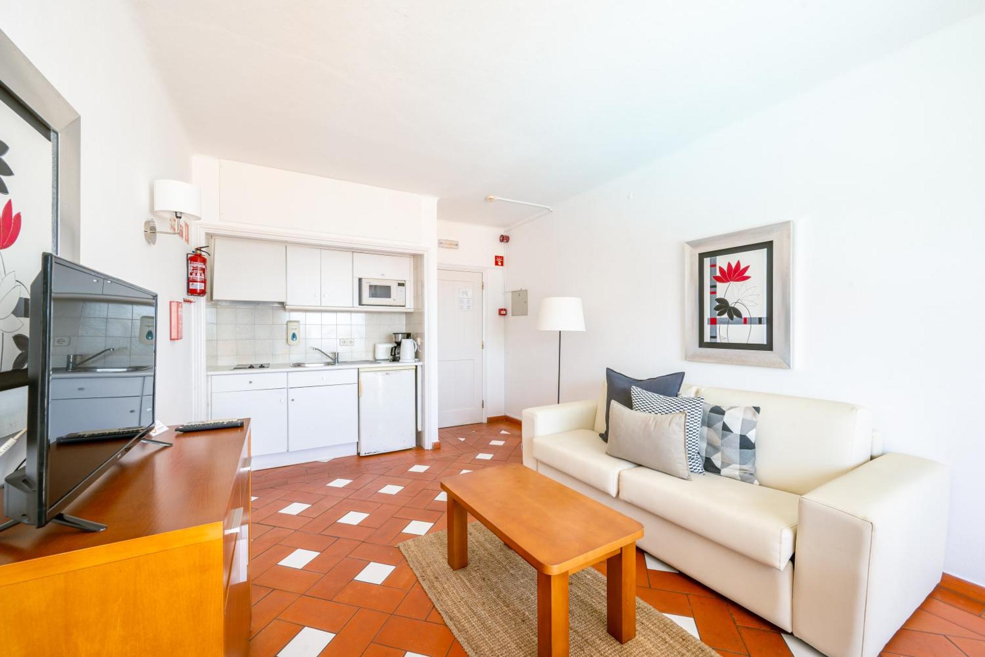 One-Bedroom Apartment Sea View
