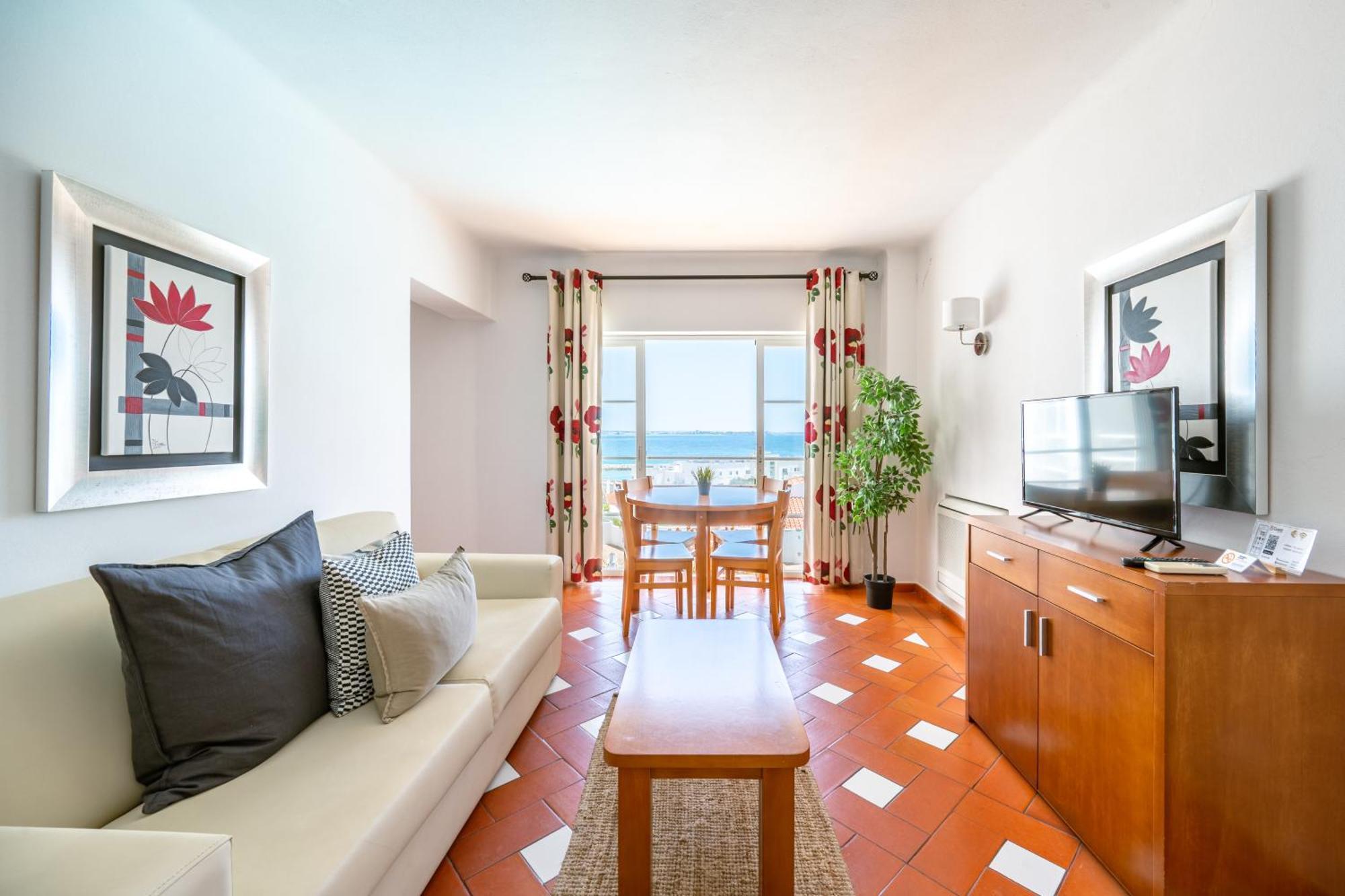 One-Bedroom Apartment Sea View