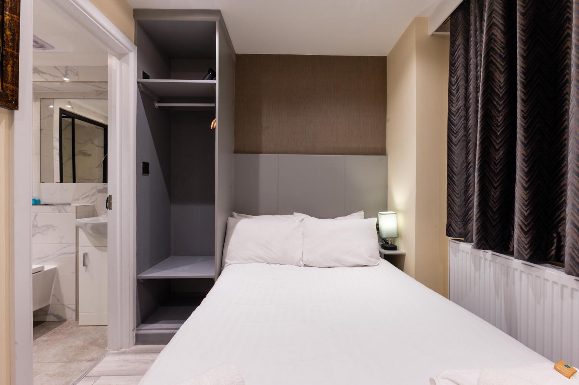 Small Deluxe Double Room
