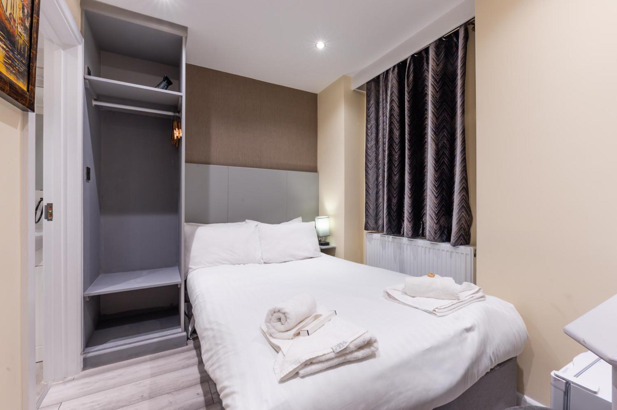 Small Deluxe Double Room
