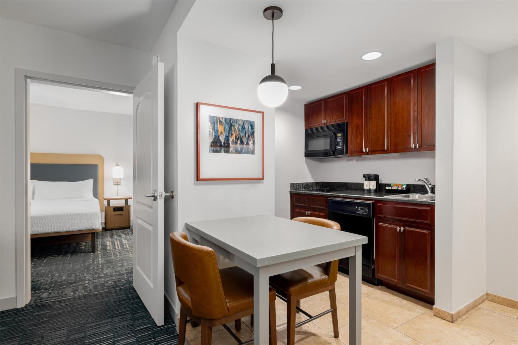 One-Bedroom King Suite - Non-Smoking