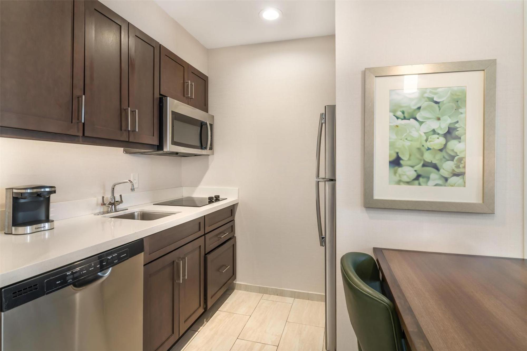 One-Bedroom King Suite - Non-Smoking