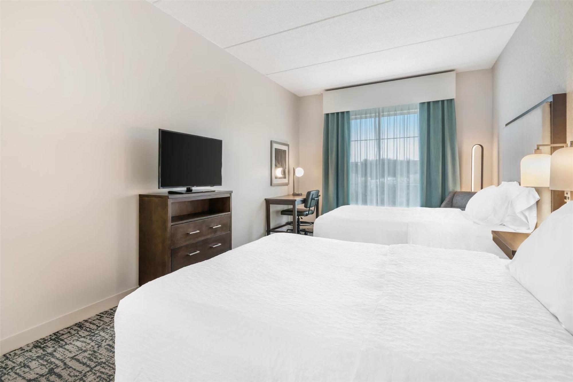 One-Bedroom Queen Suite with Two Queen Beds - Non-Smoking