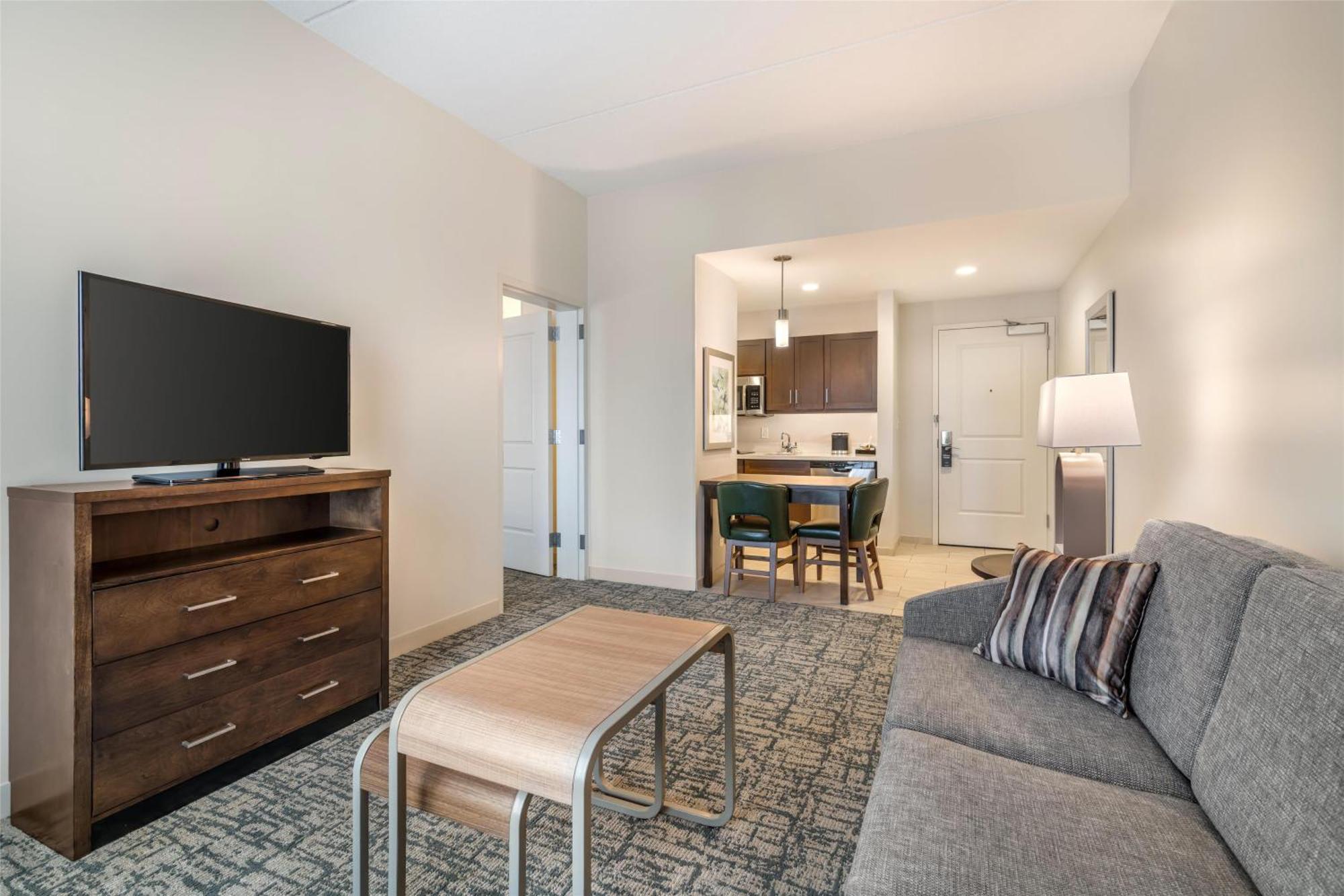 One-Bedroom Queen Suite Two Queen Beds Non-Smoking