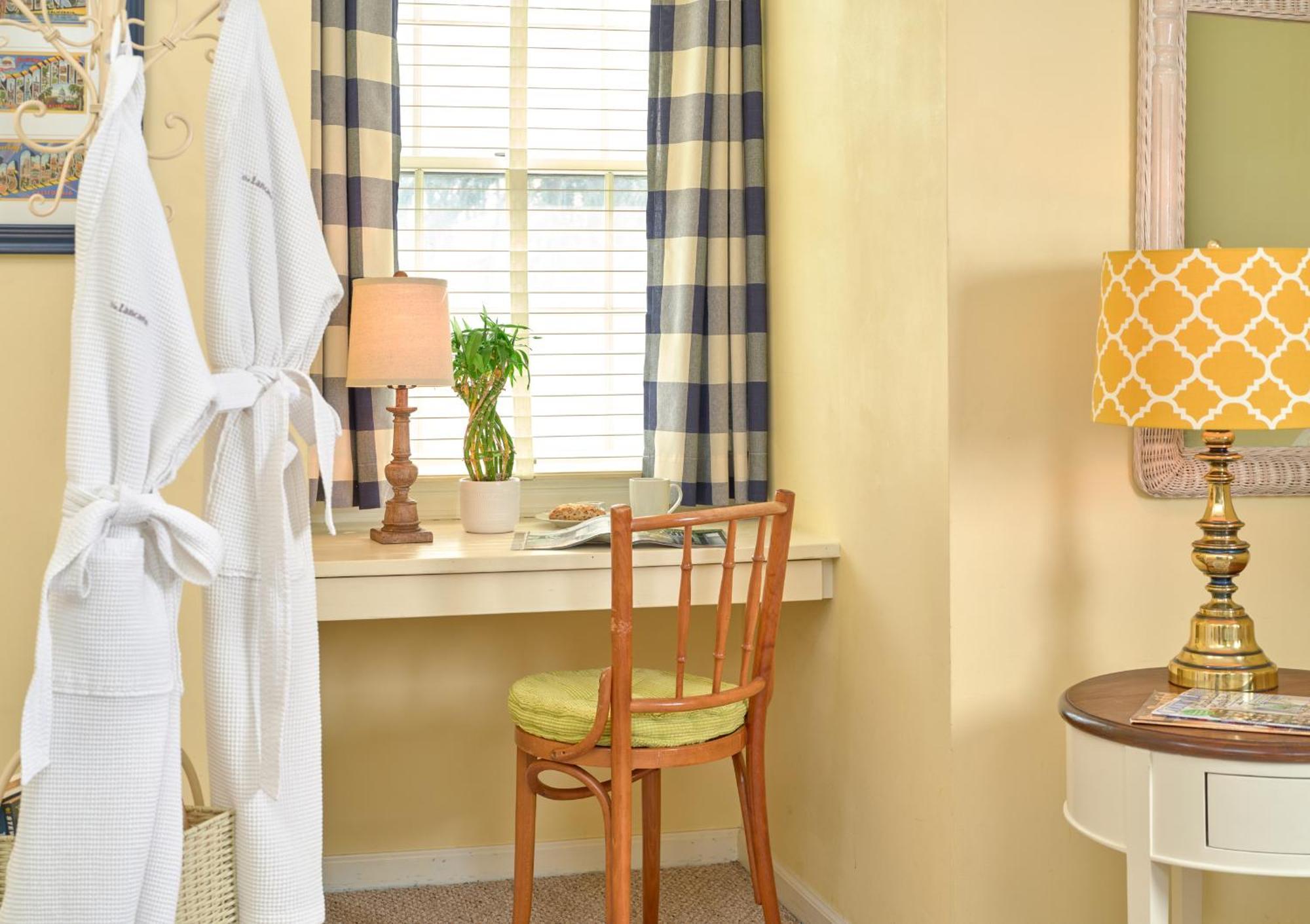 Deluxe Queen Room