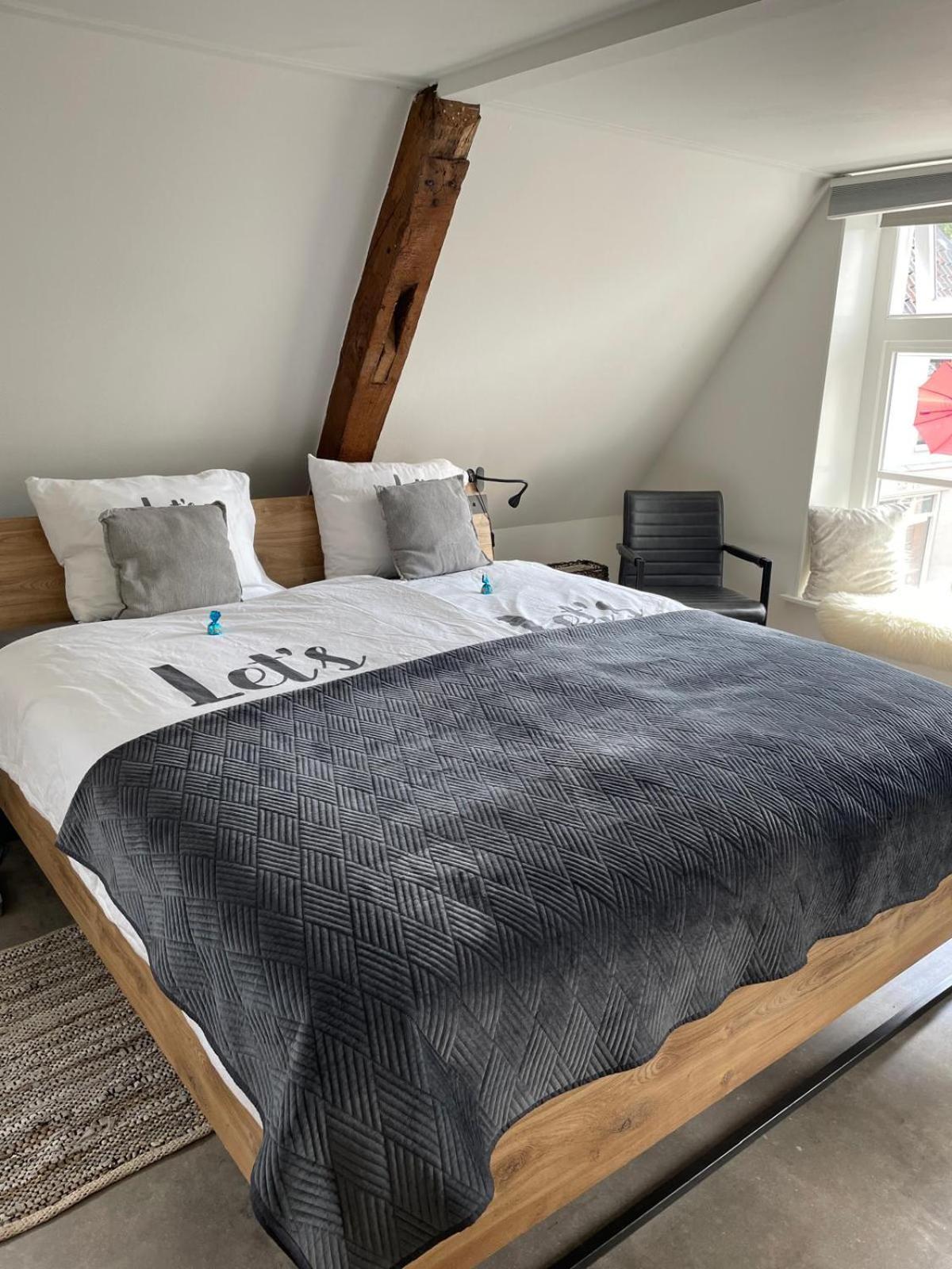 Deluxe Double Room Shower