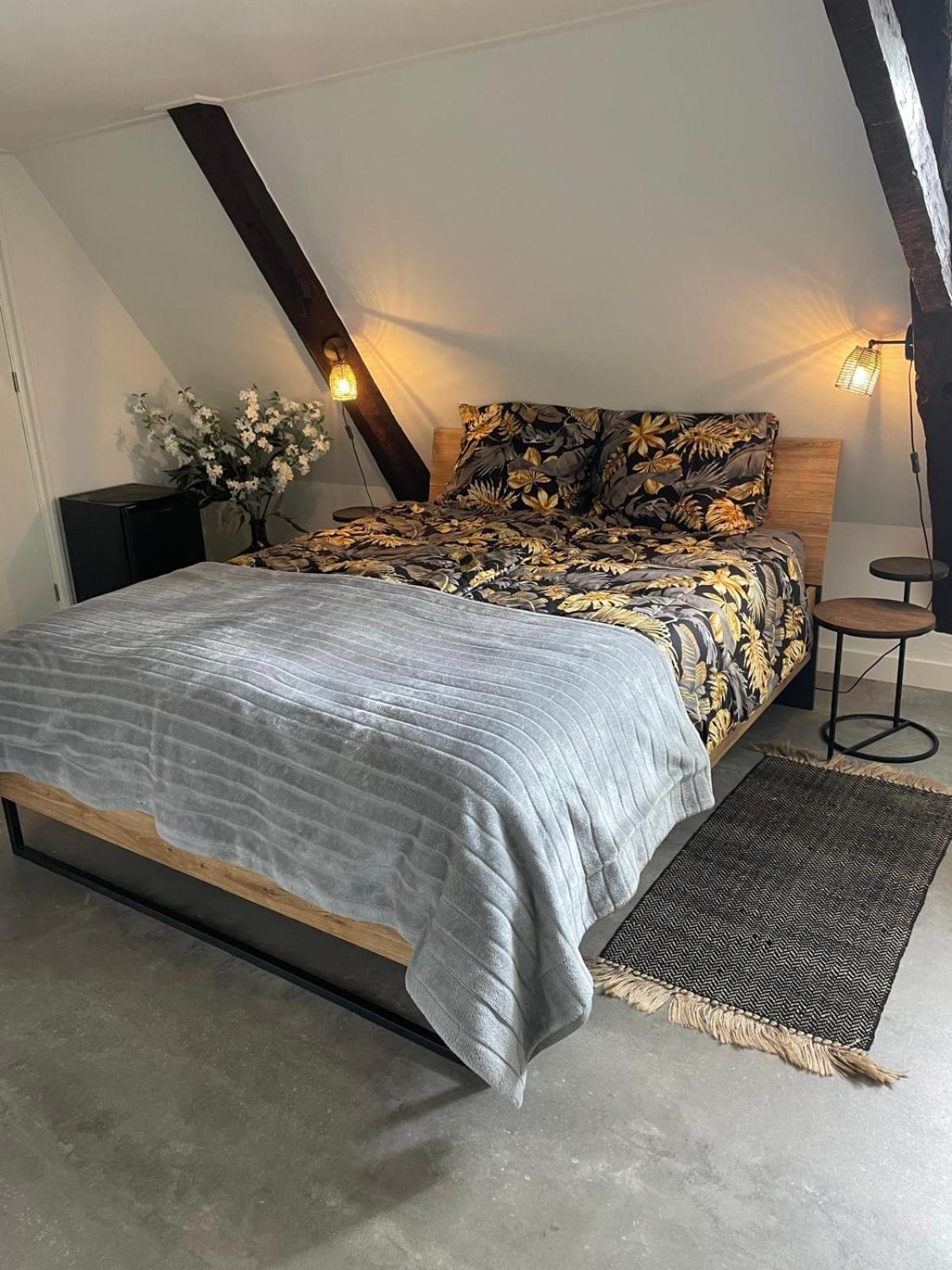 Deluxe Double Room Shower