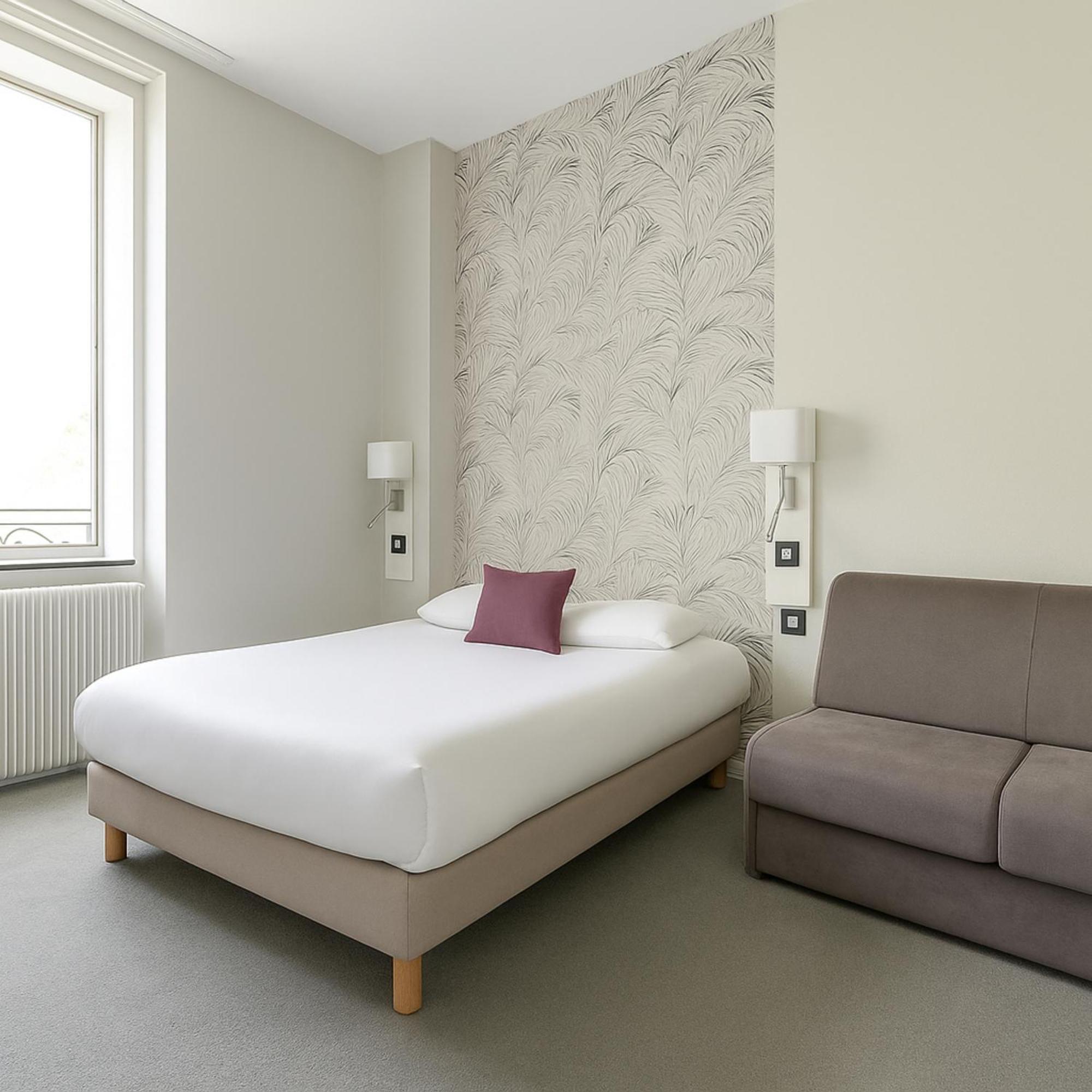 Double Bed Room 1 single sofa