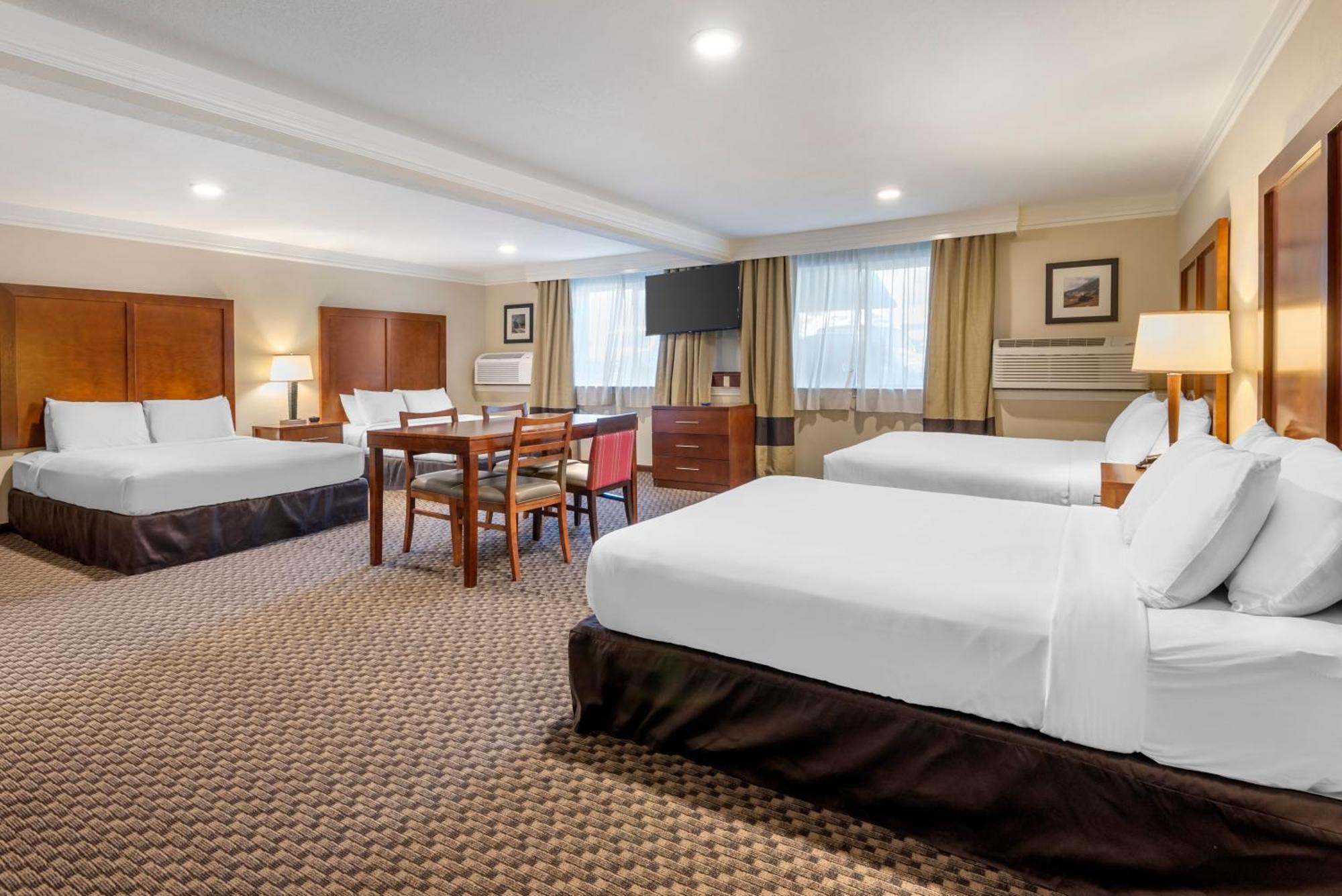 Suite Four Queen Beds Accessible or Non-Smoking
