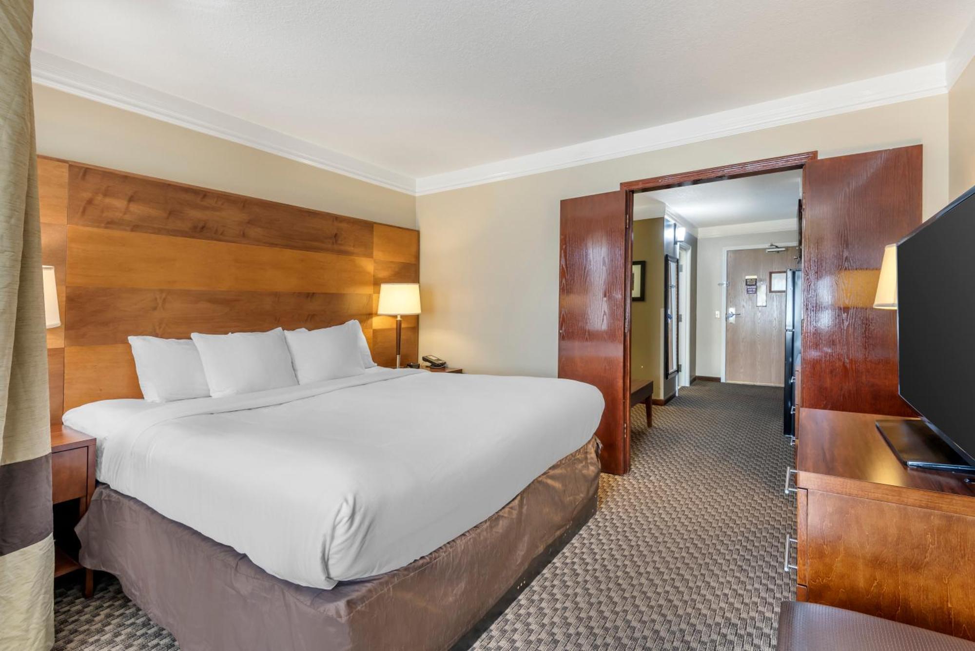 King Suite Accessible or Non-Smoking