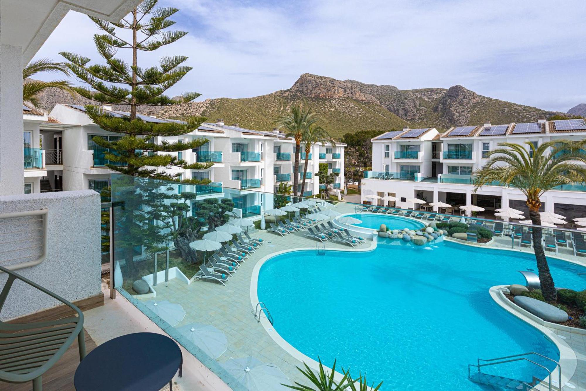 Suite Pool View