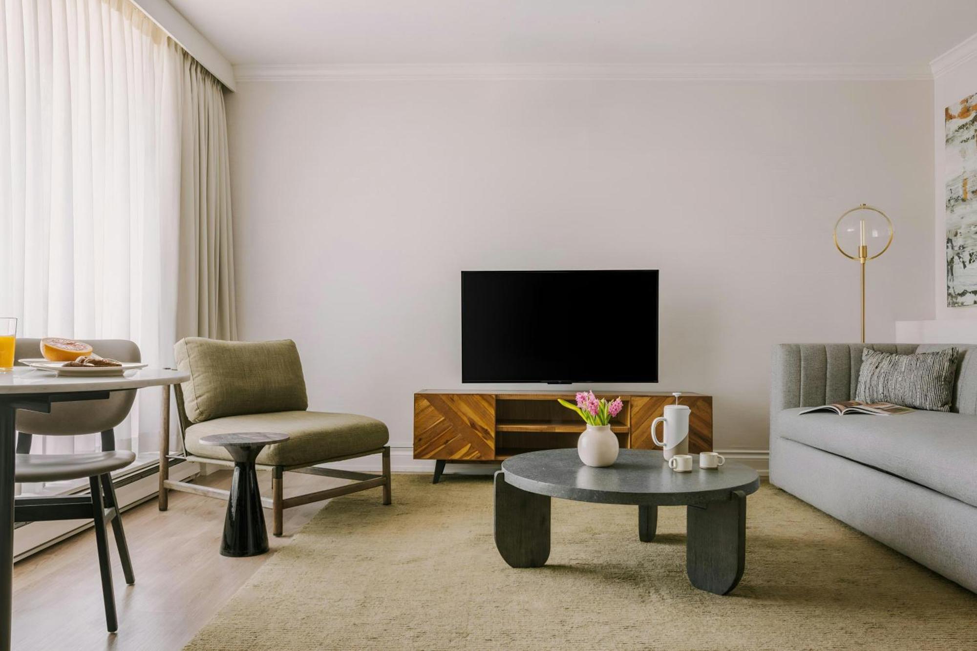 One-Bedroom Superior Apartment King Bed Sofa Bed Balcony