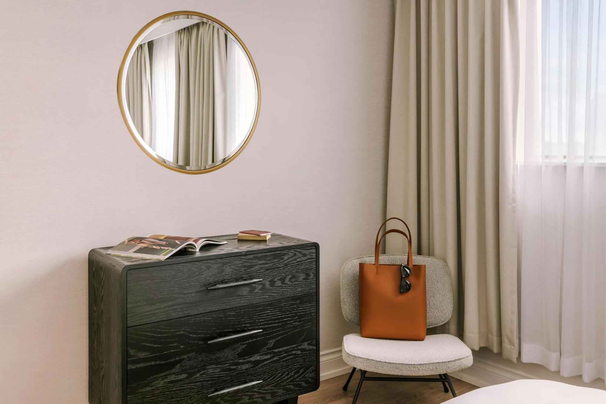 One-Bedroom Apartment Queen Bed Sofa Bed Balcony