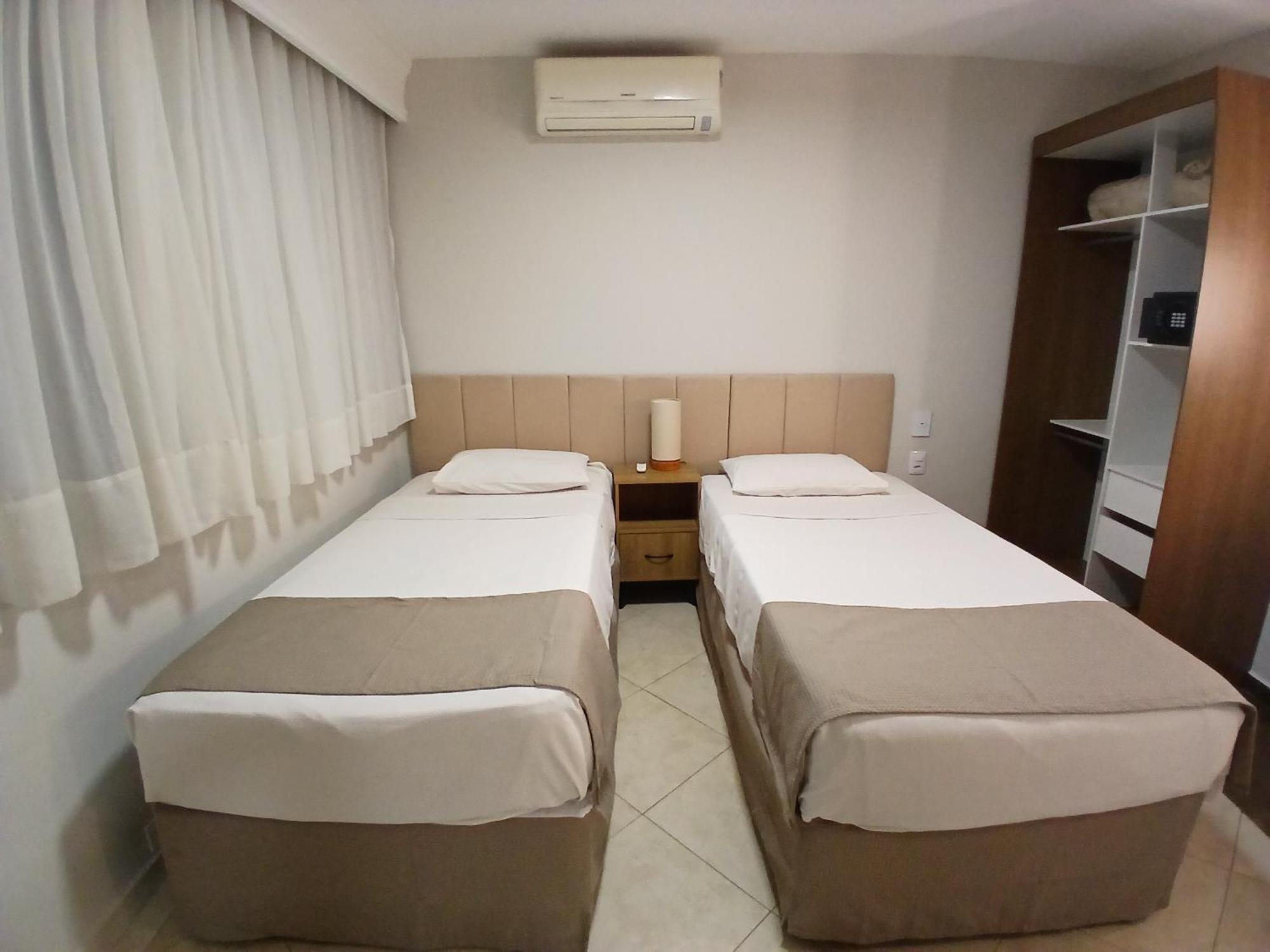 Quarto Executivo com 2 Camas de Solteiro