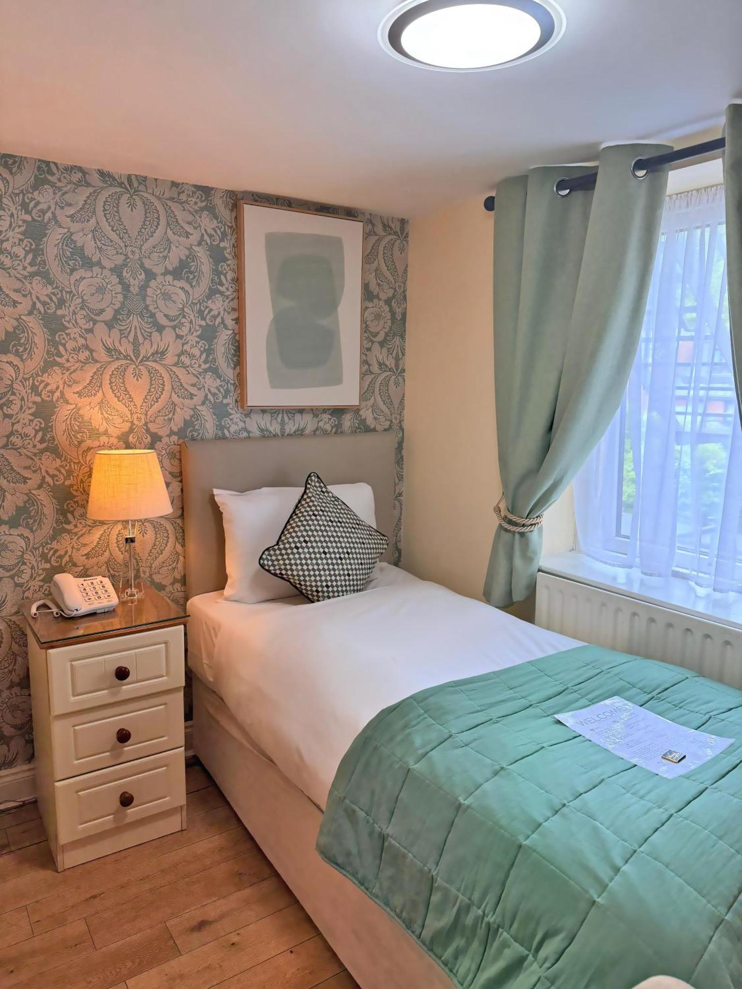 Compact Single Room