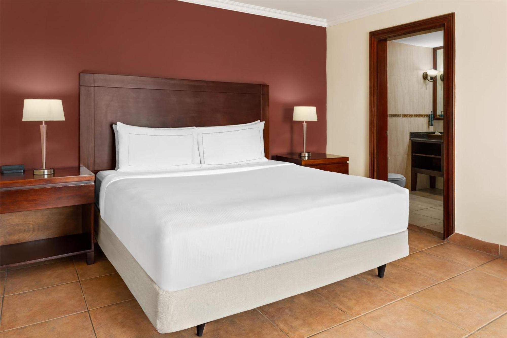 Executive King Room Lounge Access