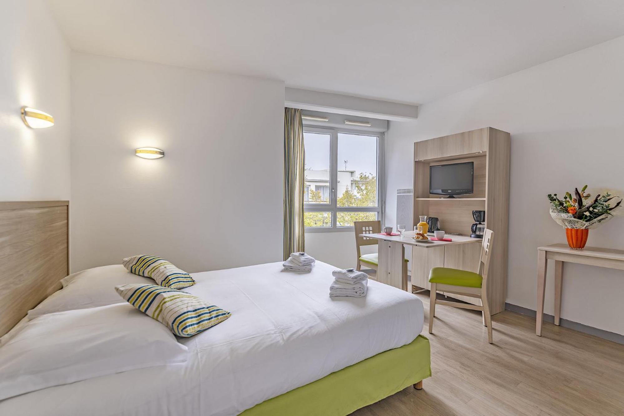Studio with Double Bed,1215161779:JPEG