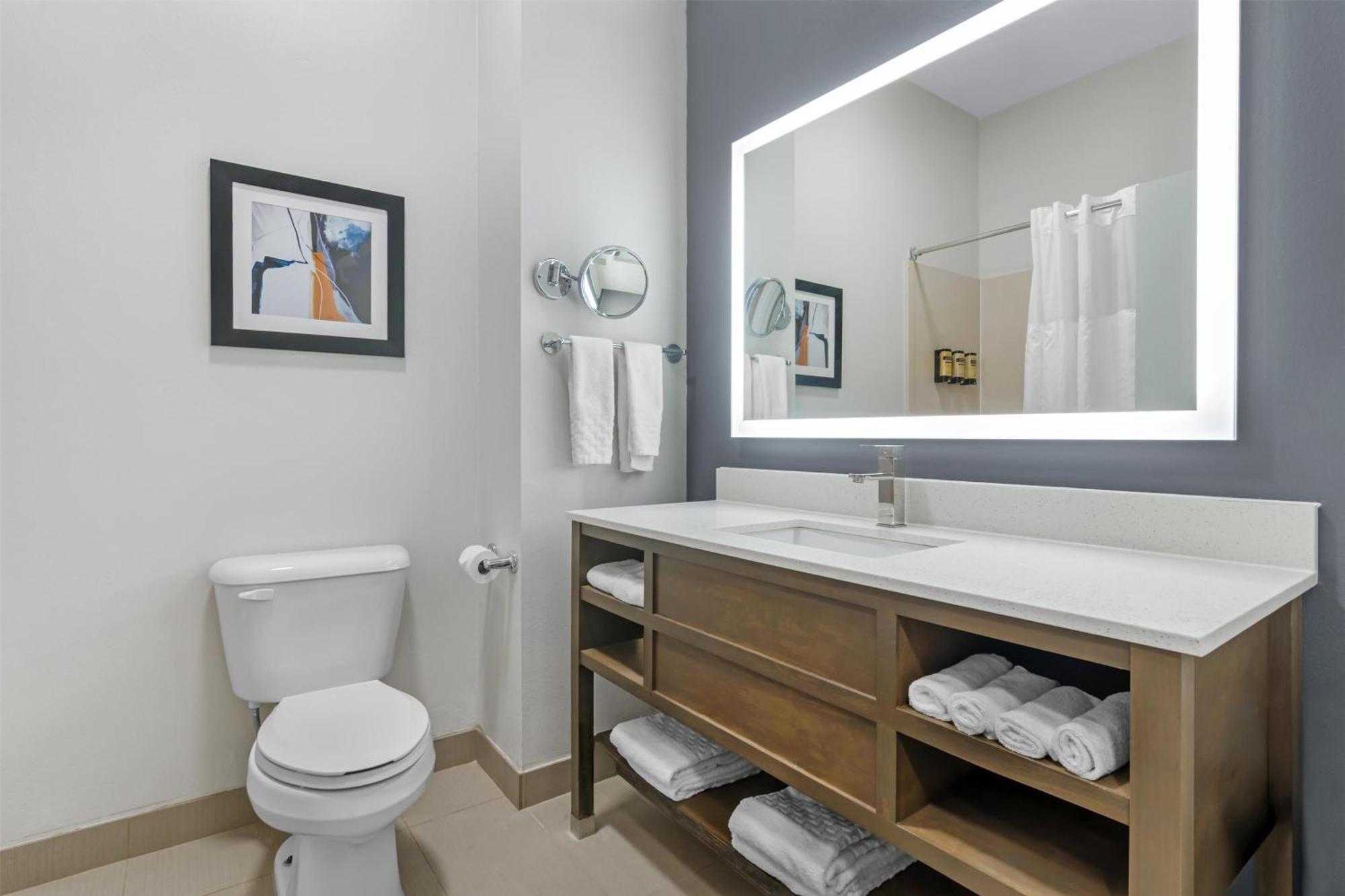 King Suite - Non-Smoking,1674728777:JPEG