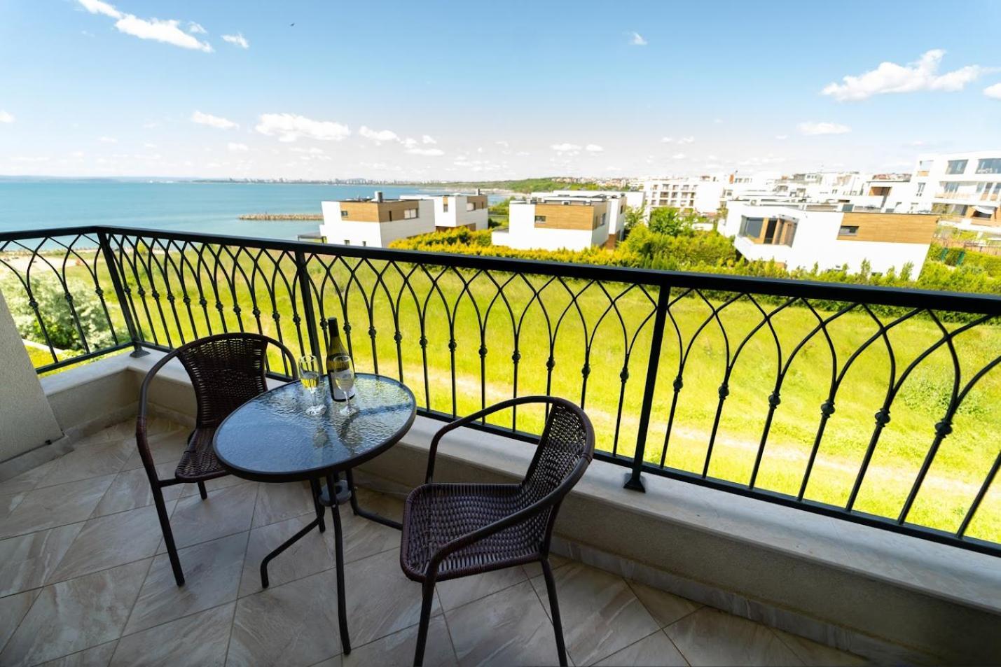 One-Bedroom Apartment Sea Pool View