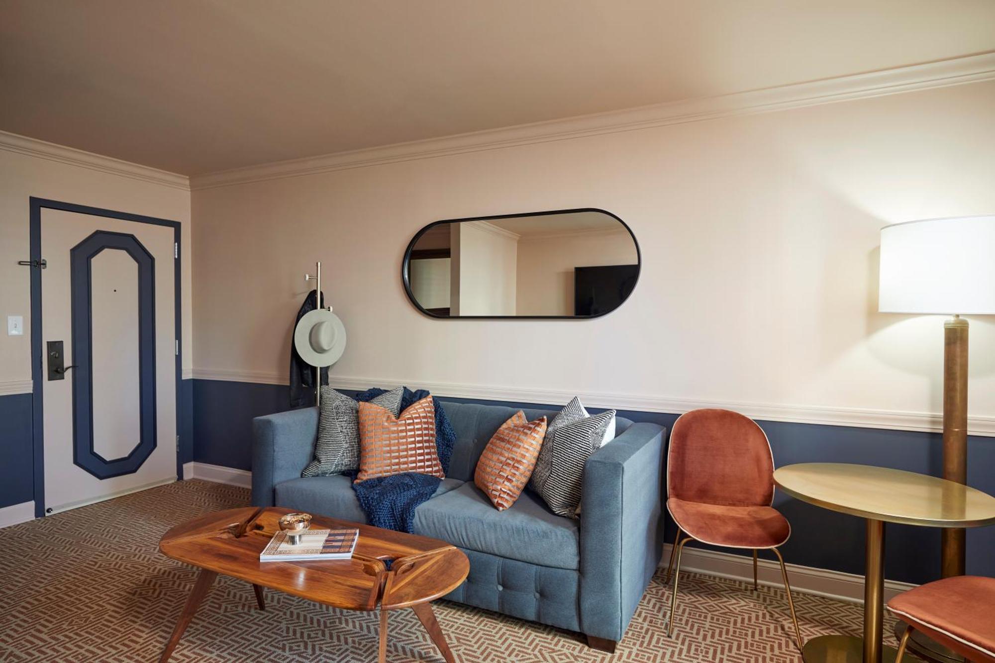 Deluxe King Suite