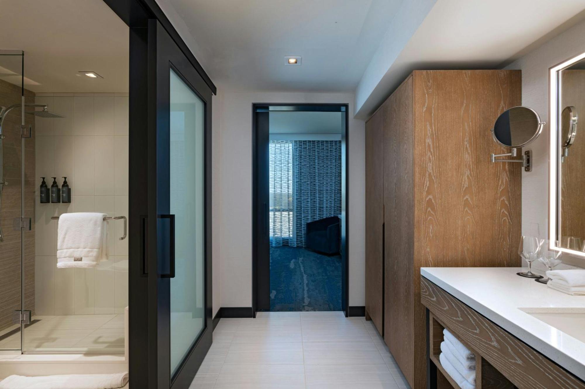 Junior King Suite