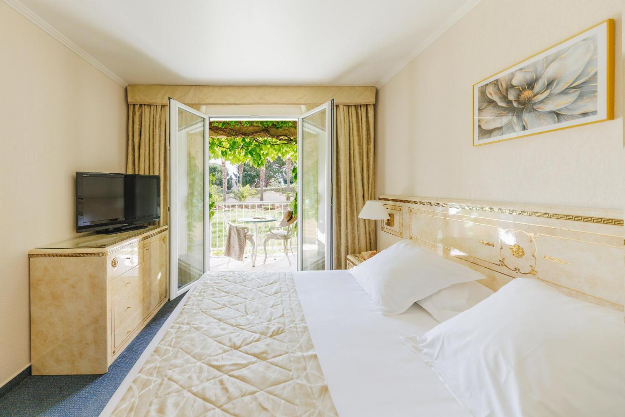 Classic Room Garden View