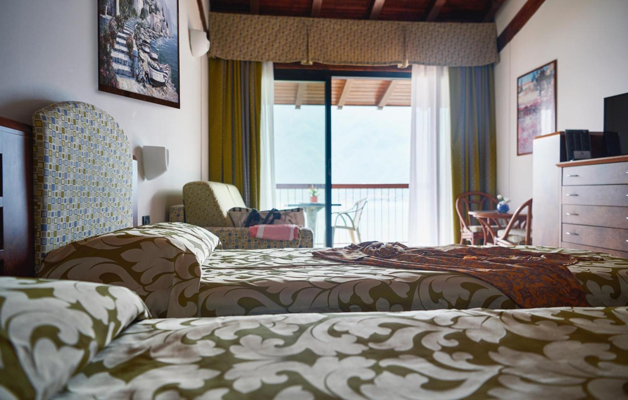 Double or Twin Room Lake View