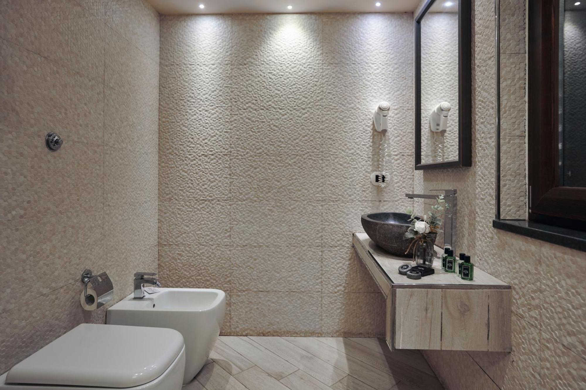 Deluxe Suite Spa Bath