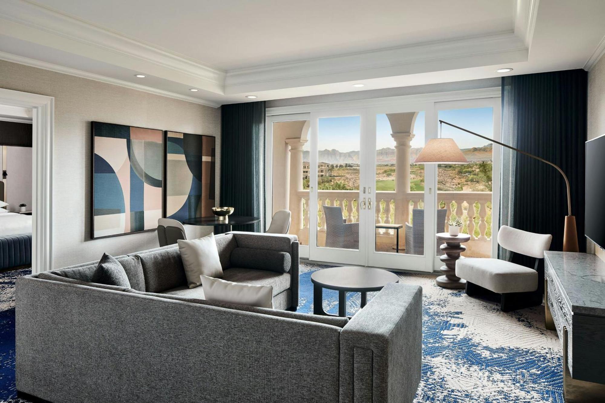 One-Bedroom King Suite Scenic View