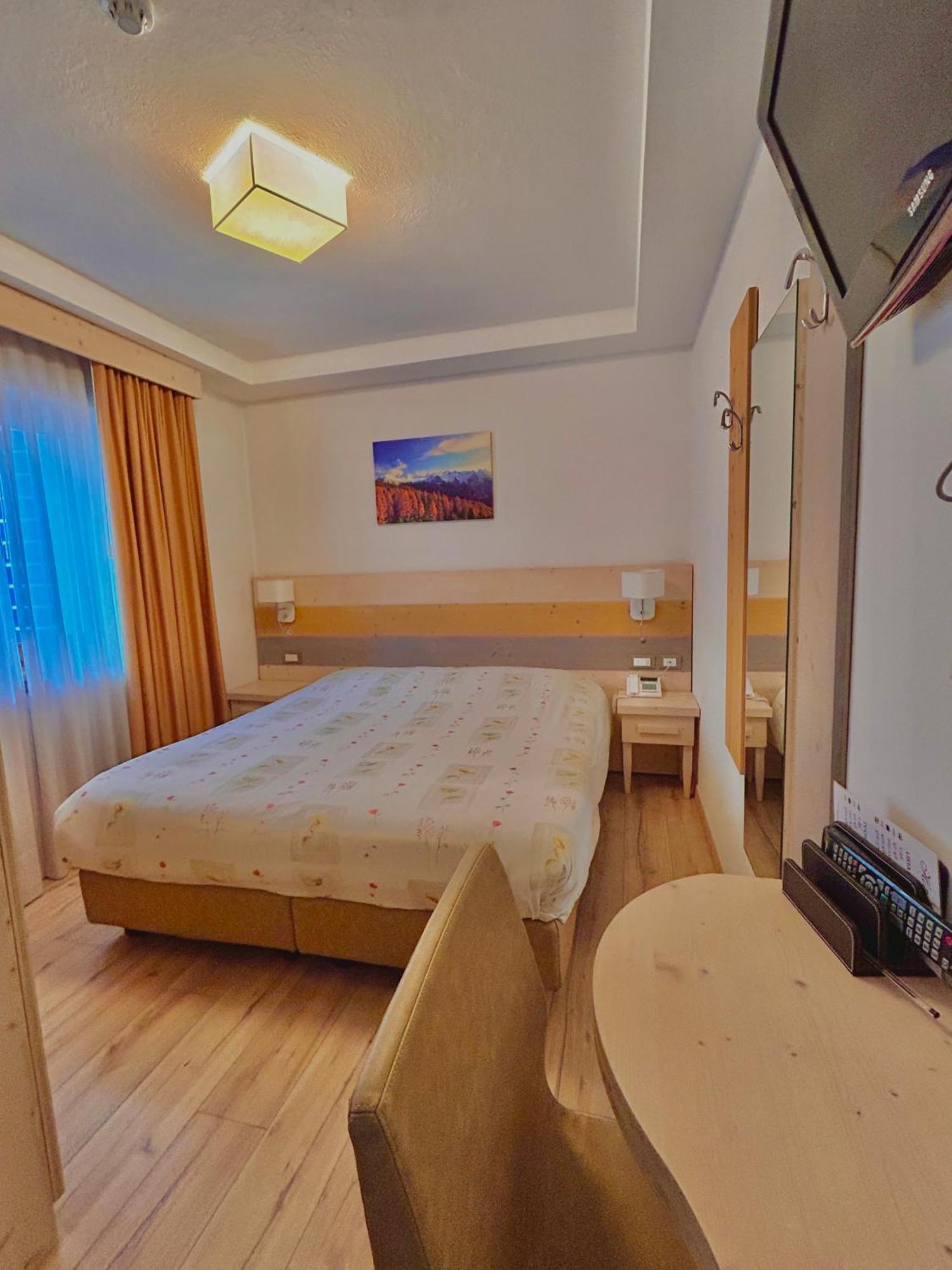Small Double Room,1675812502:JPEG