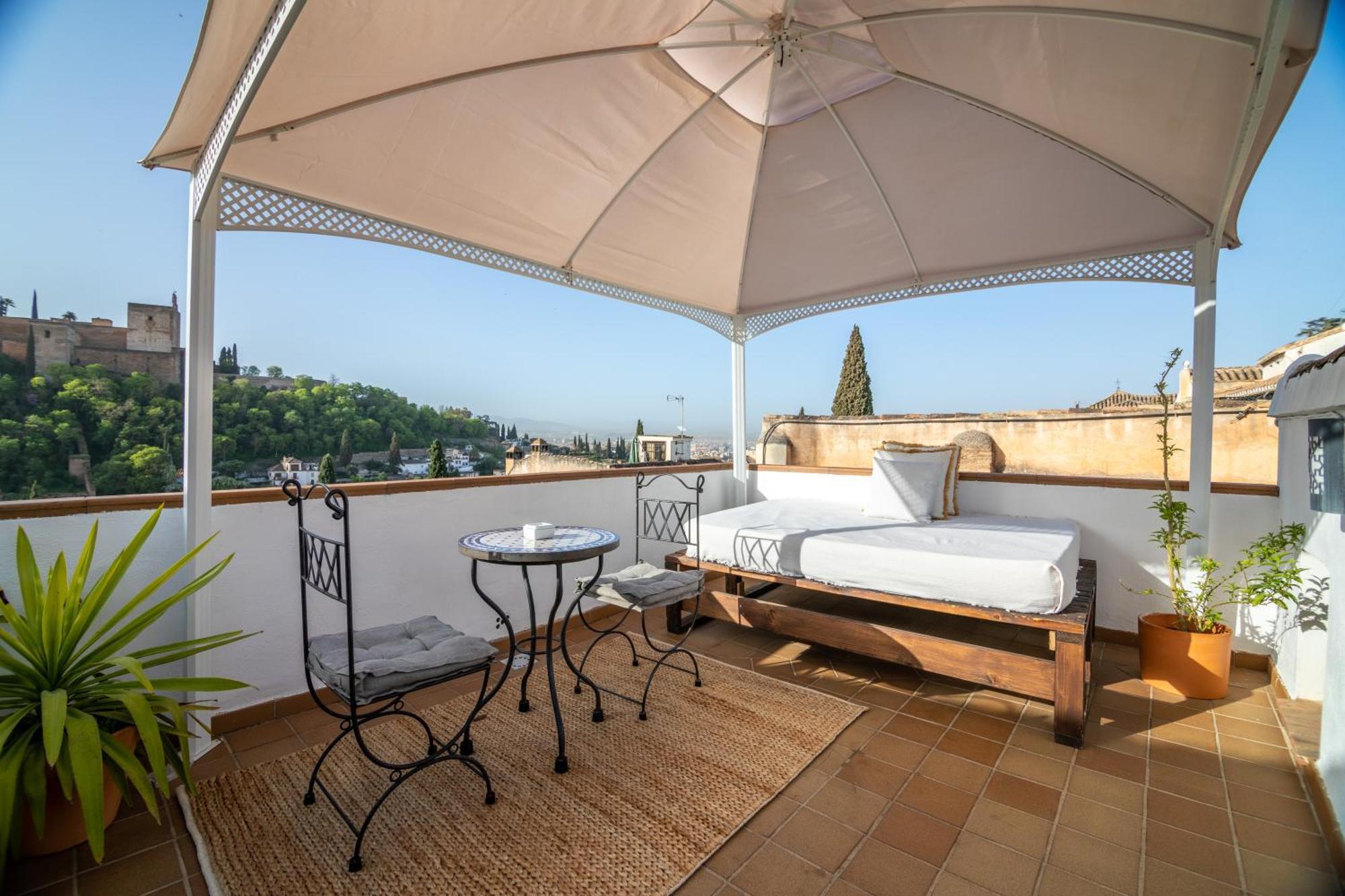 Deluxe Double Room Balcony,1675824016:JPEG