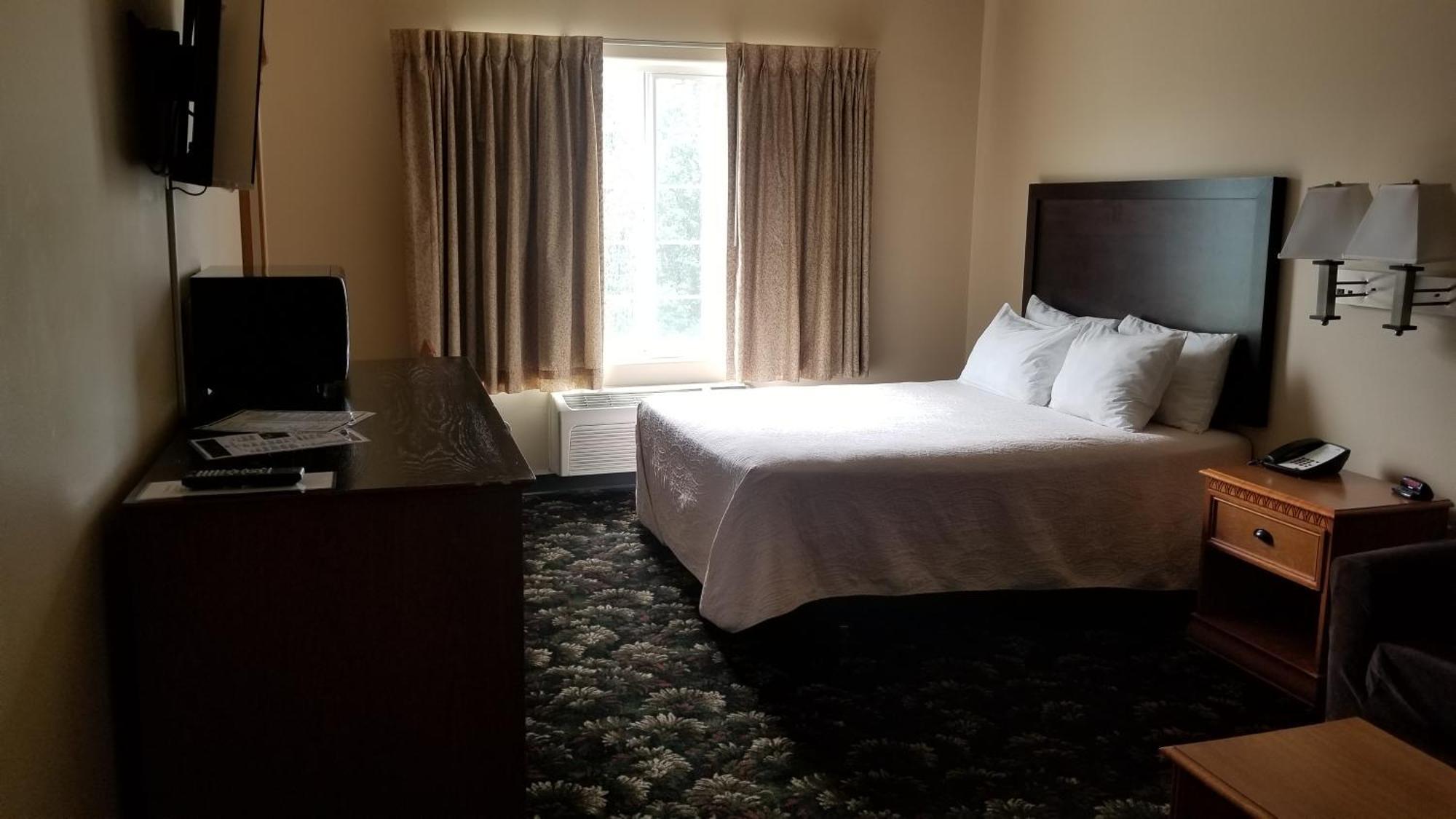 Standard Queen Room
