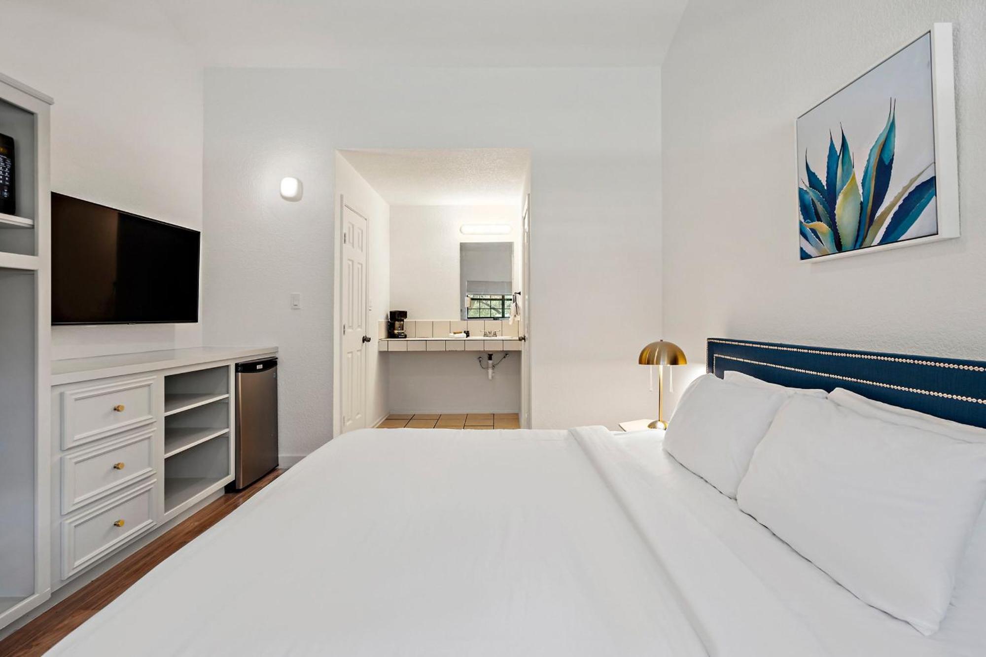 Deluxe King Room