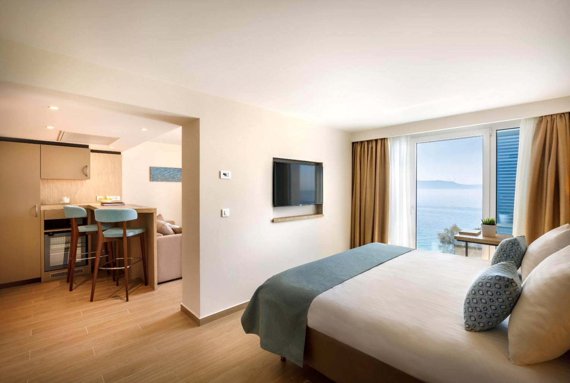 Junior Suite 21 Seaview Designed Adults
