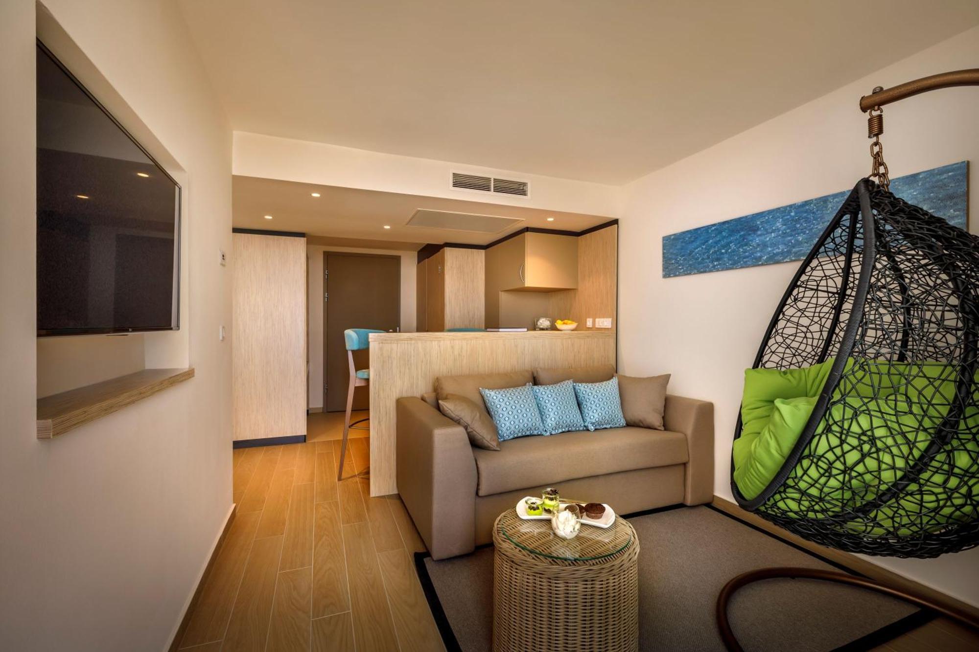 Junior Suite 21 Seaview Designed Adults
